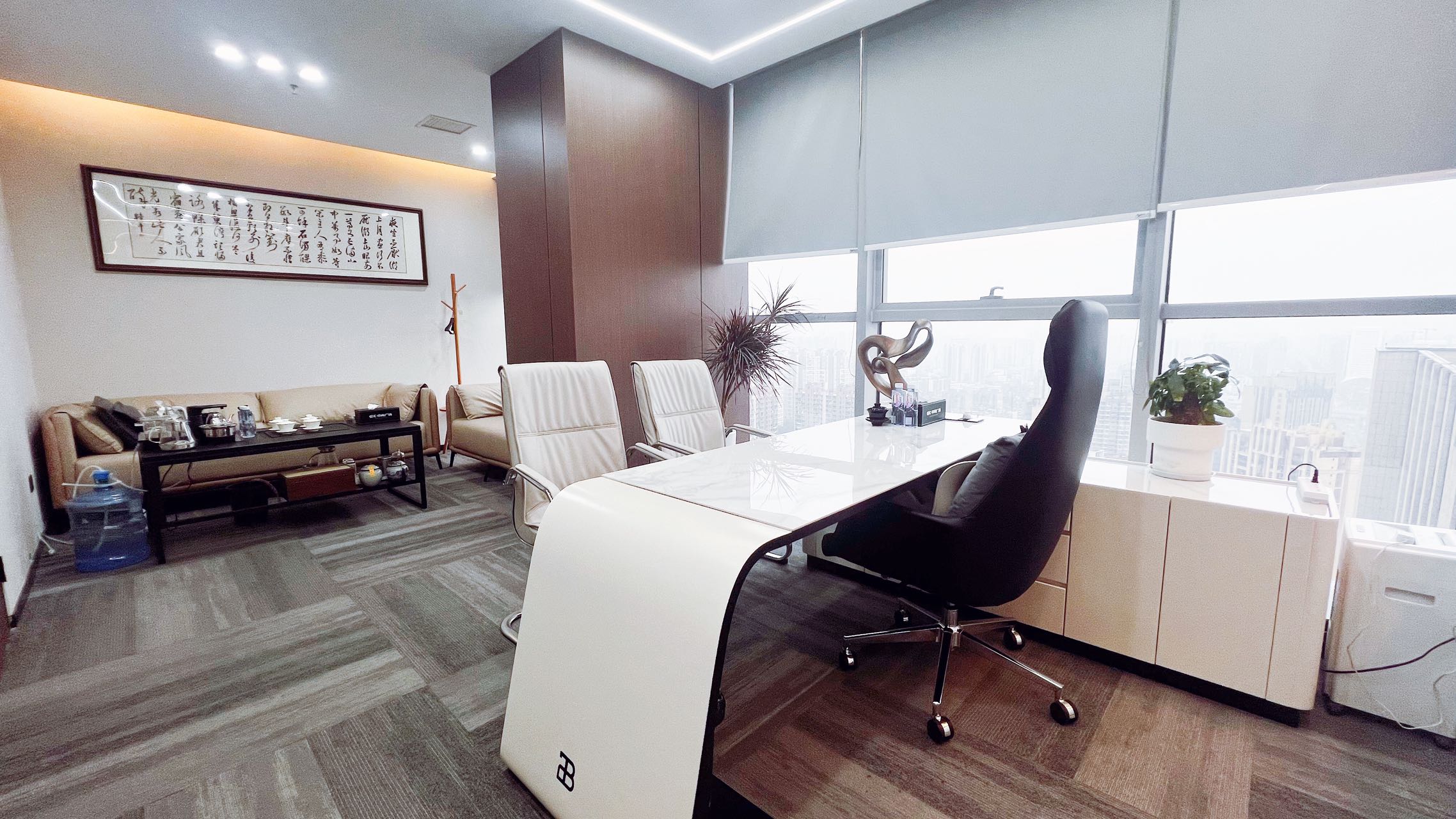 理工大学地铁口大面积 498平方 7隔间28工位  超大老板间 高区视野巴适 电梯口 无加时费 招商城市主场办公室出租