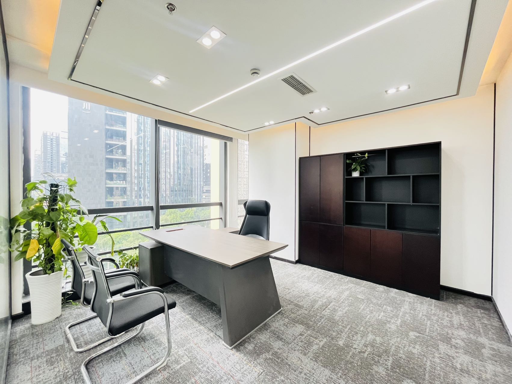 世纪城精选好房 按套出租 2隔间24工位 采光面大 带家具 特价出租 蜀都中心办公室出租