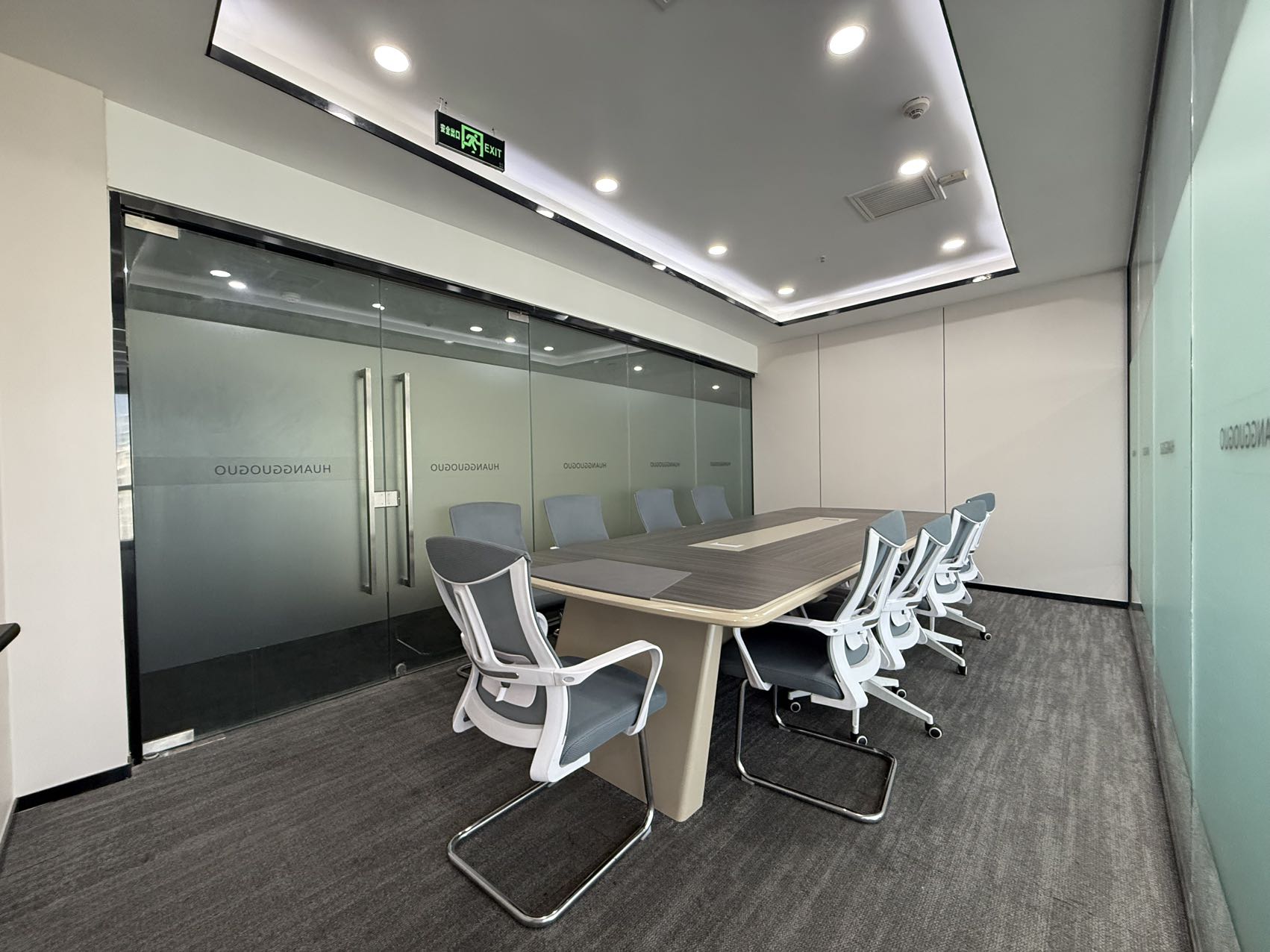 市中心东门大桥地铁三百米 按套出租 4隔间30工位 视野巴适 采光面大 含普票含物业费 明宇金融广场办公室出租