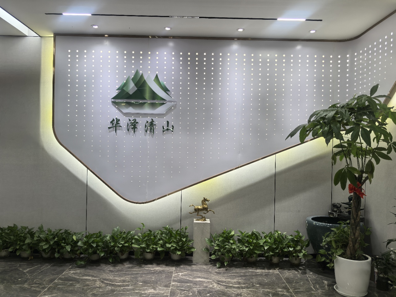 市中心北一环内测 甲级楼盘 463.5平 8隔间12工位 24小时空调 交通方便 整体打造环境好 北成8号办公室出租