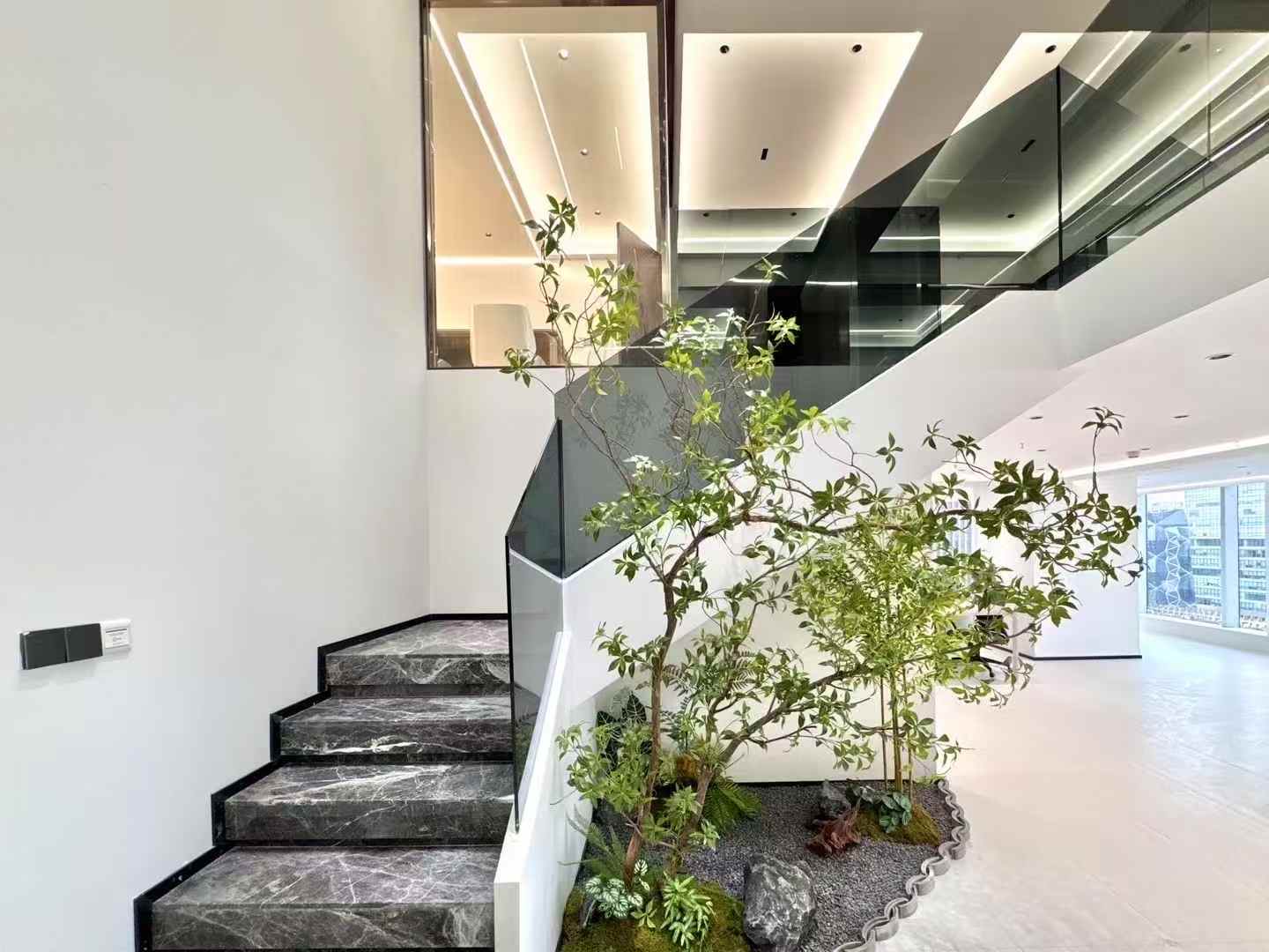 天府三街性价比楼盘 建面195平跃层户型 实得350平+ 24小时空调 7隔间50+工位 福年广场办公室出租