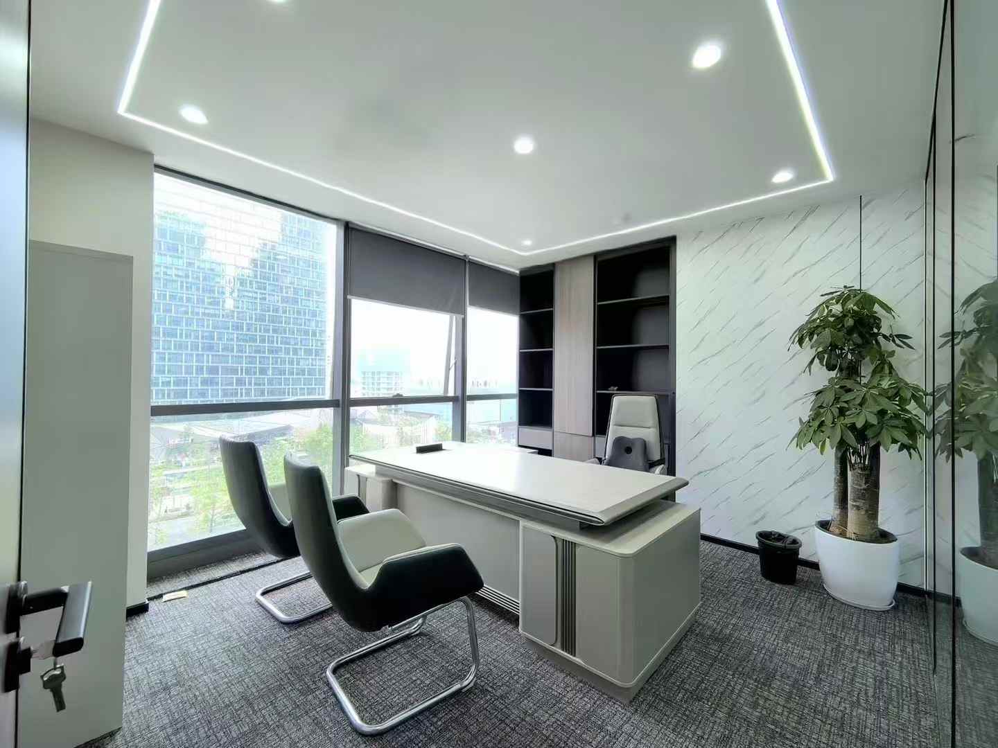 金融城看交子之环户型 316平 4隔间28工位 视野绝佳 双面采光 近地铁 老板间视野安逸 东方希望中心办公室出租