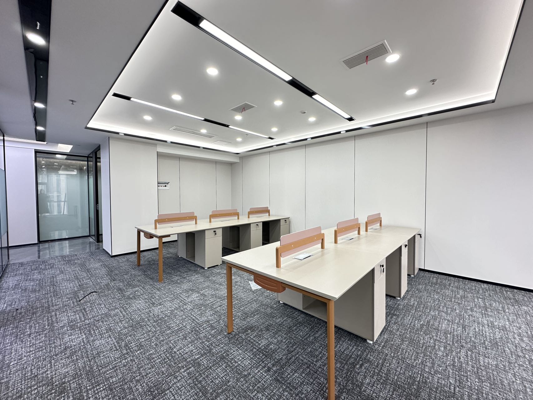 高新区孵化园地铁口 163平 3隔间12工位 24小时空调 物业含空调能耗 大会议室 嘉润国际中心办公室出租