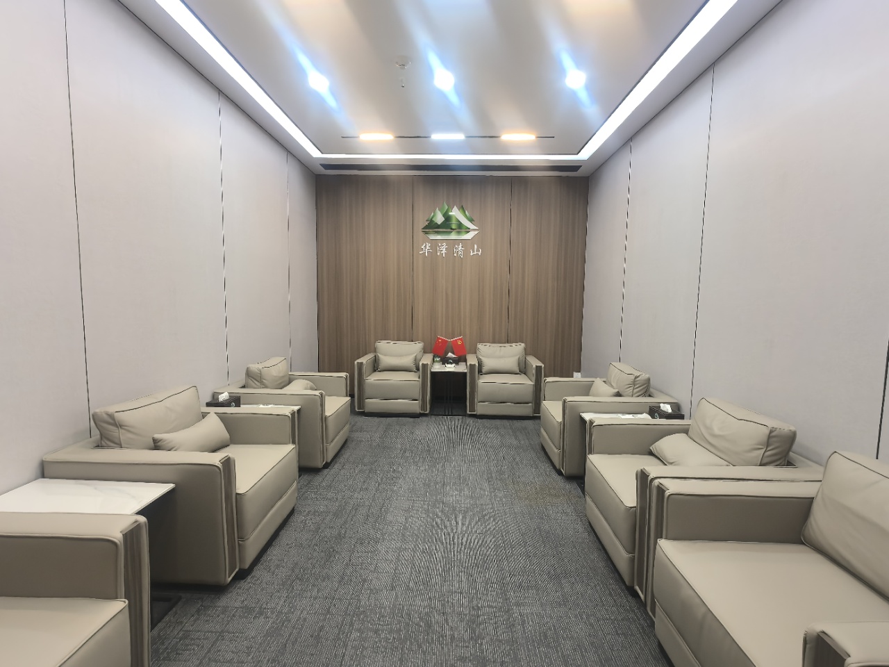 市中心北一环内测 甲级楼盘 463.5平 8隔间12工位 24小时空调 交通方便 整体打造环境好 北成8号办公室出租