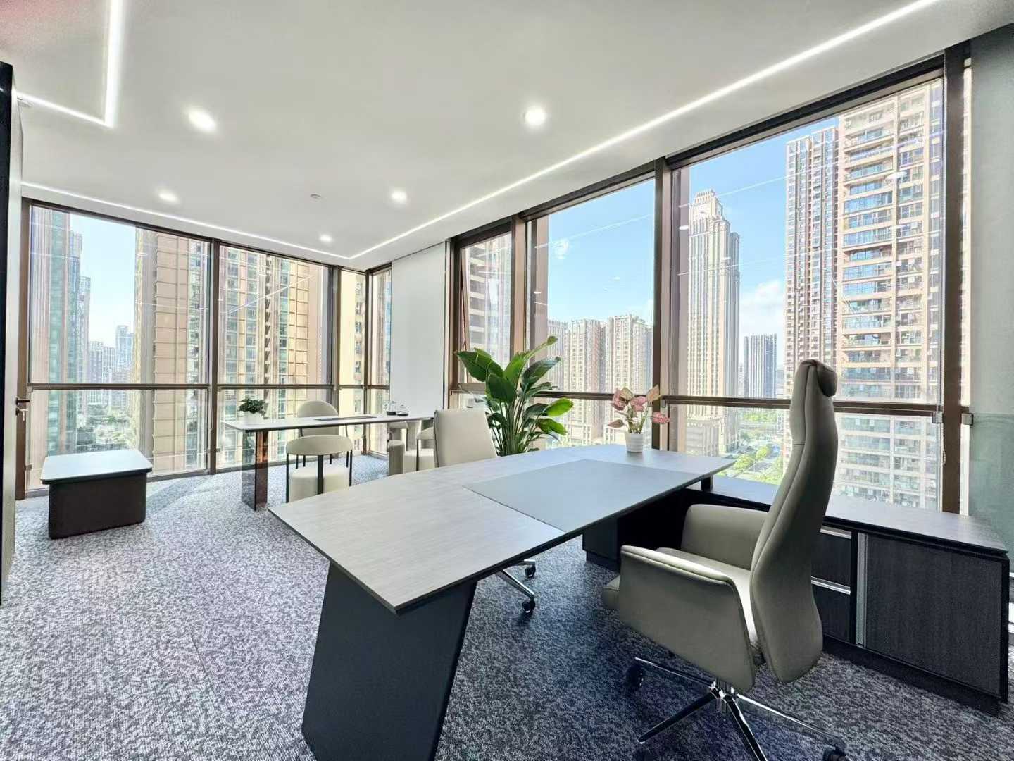 高新区世纪城地铁口 服务面积380平 7隔间 32工位 双面彩钢 特价出租 视野巴适 东方希望天祥办公室出租