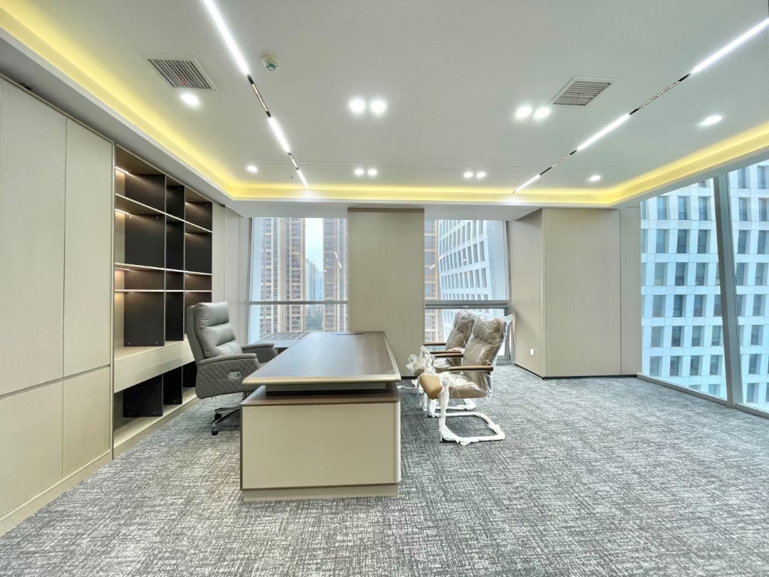 高新区风水宝地 超甲楼盘 437平产权面积 8隔间40工位带小阳台 全新配置 业主直租 带家具 两江国际办公室出租