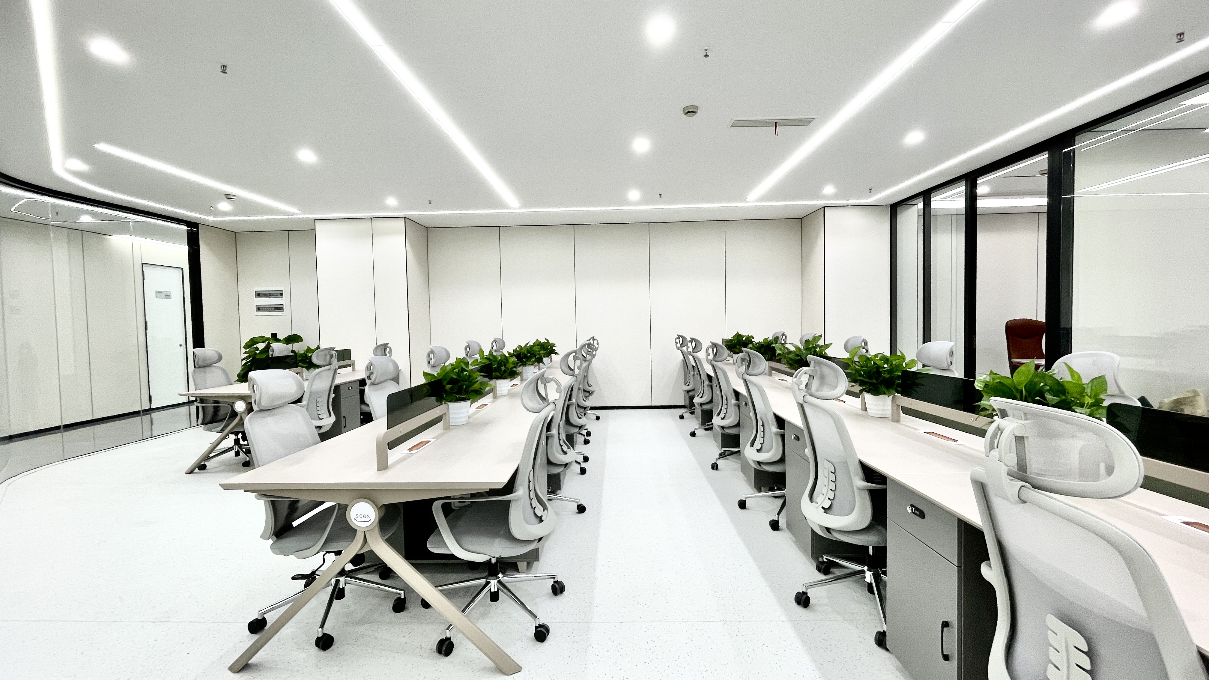 5号线市一医院地铁四五百米 整层打造24小时空调 279平 4隔间28工位 精装带家具 天府新谷办公室出租