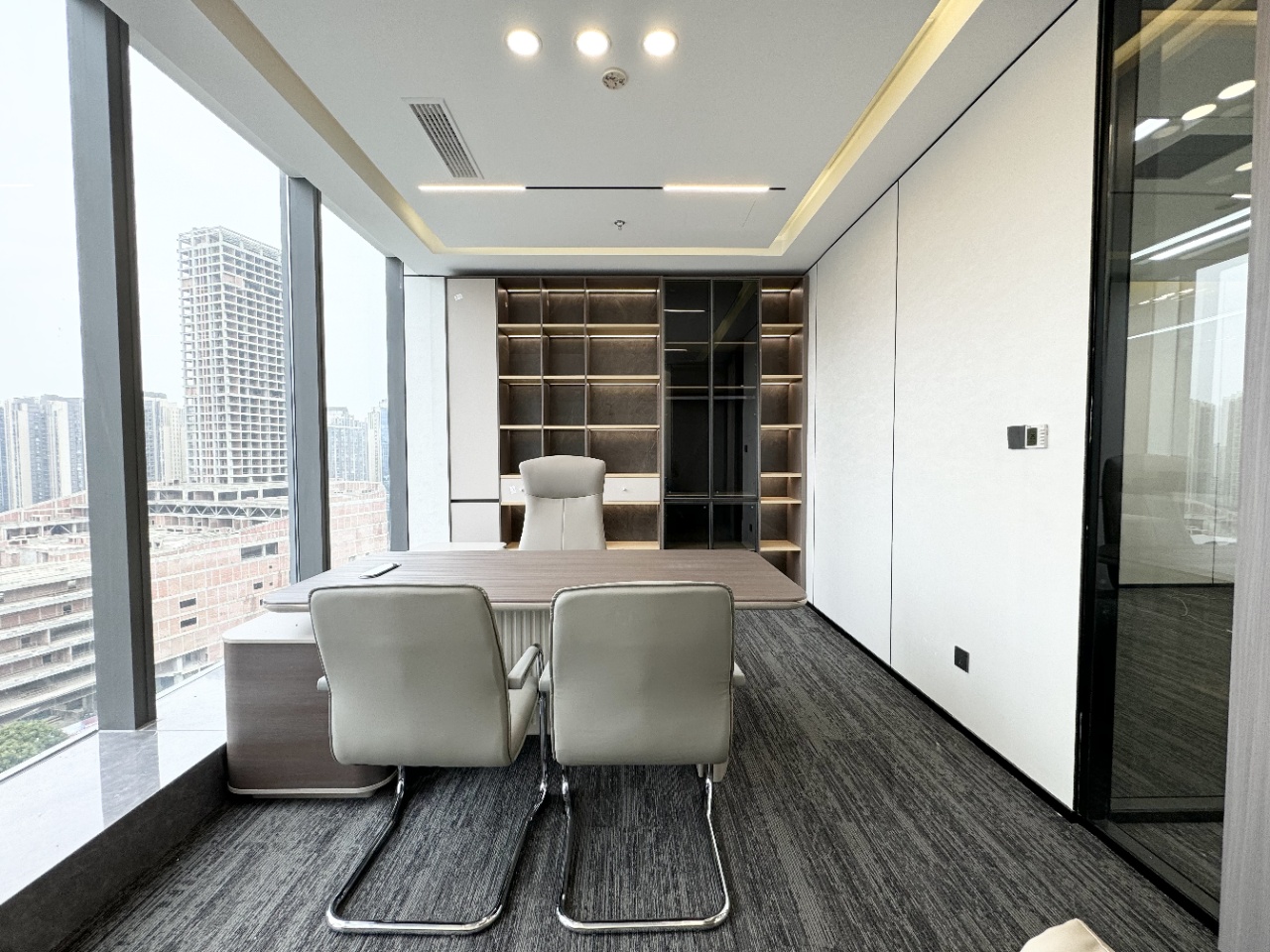 市中心牛市口地铁口超甲写字楼 3隔间20工位 220平 精装带家具 视野巴适 汇信财富中心办公室出租