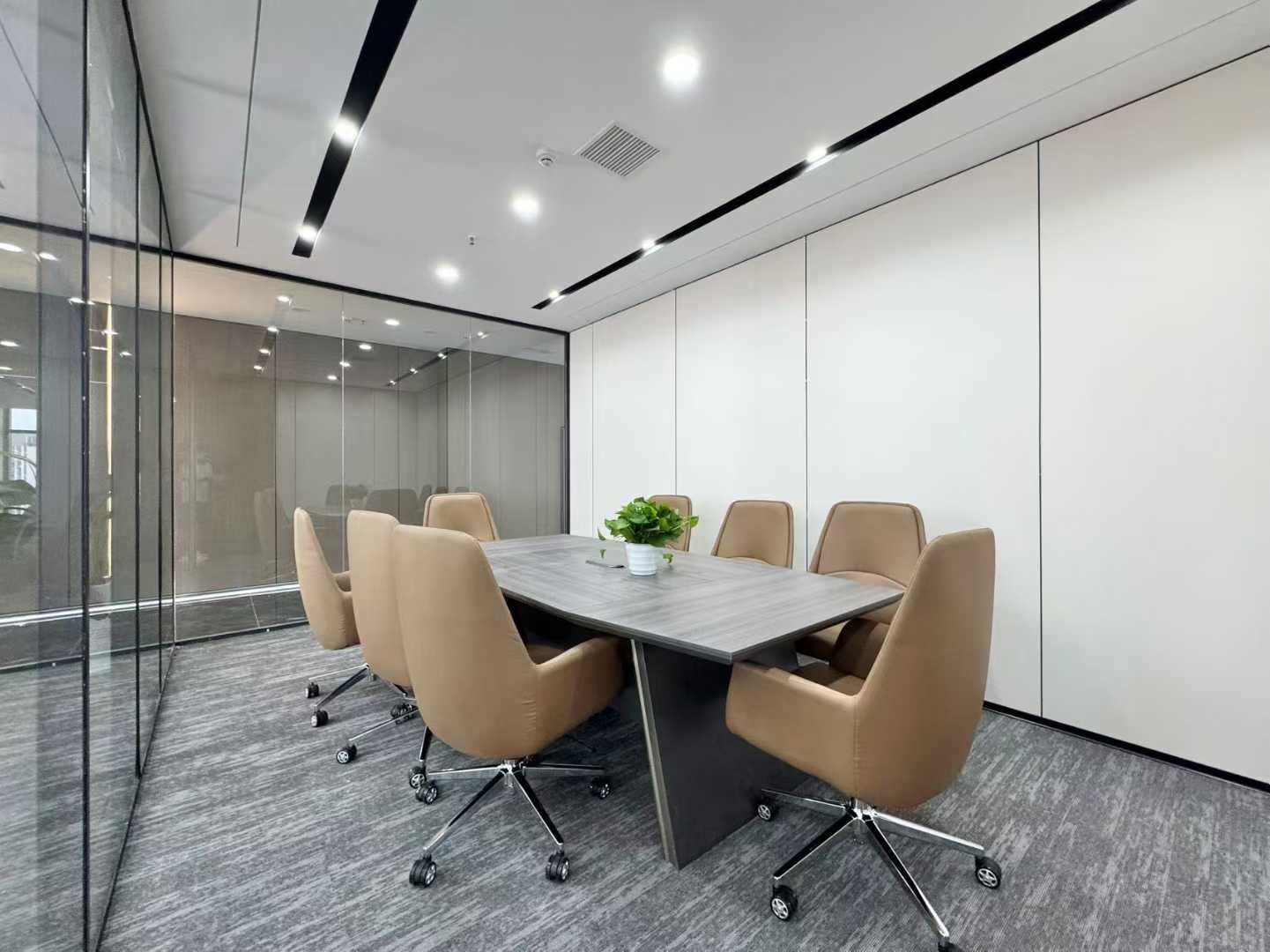 高新区天府三街地铁口 366平 5隔间36工位 带大会议室 24小时空调 东南朝向 新希望国际办公室出租