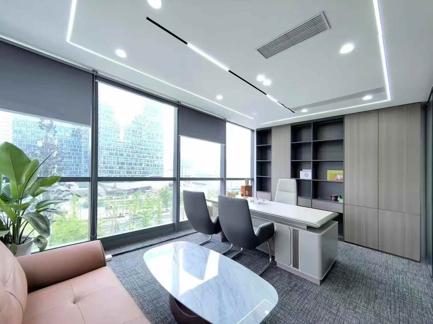 金融城看交子之环户型 316平 4隔间28工位 视野绝佳 双面采光 近地铁 老板间视野安逸 东方希望中心办公室出租