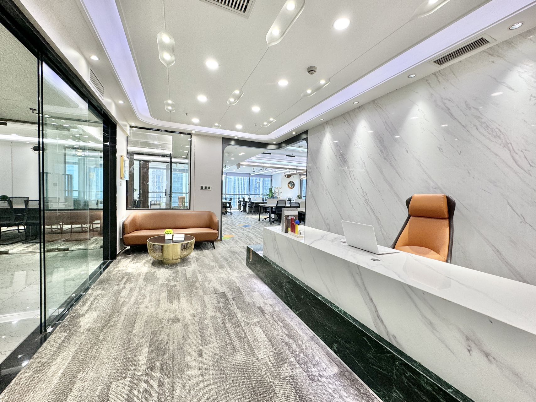 天府二街精选户型 5隔间29工位有接待休息区 双面采光 视野巴适 带家具 蜀都中心办公室出租