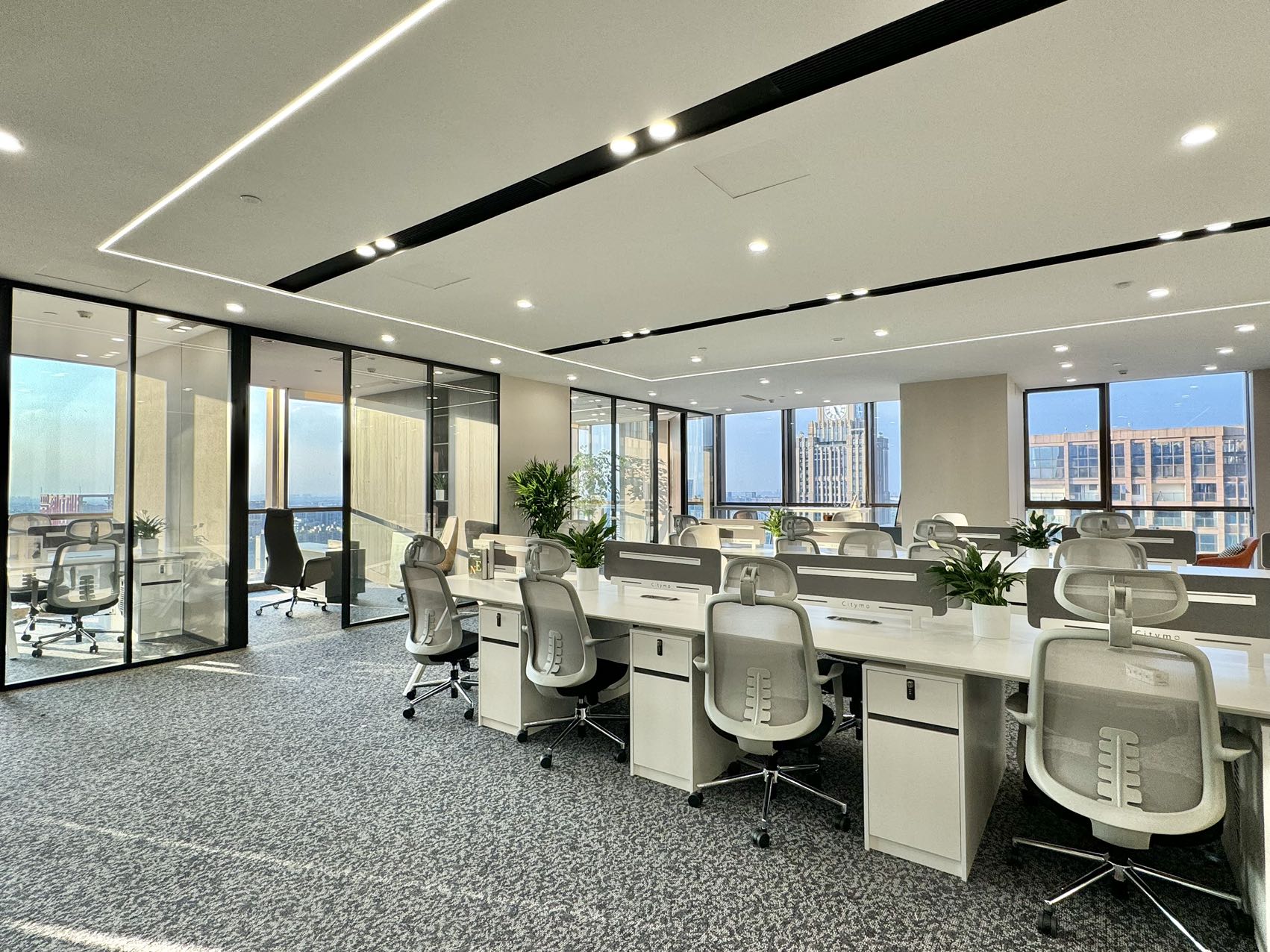 高新区世纪城地铁口甲级整层打造 356平5隔间36工位 带共享配套 高区双面采光 东方希望天祥办公室出租