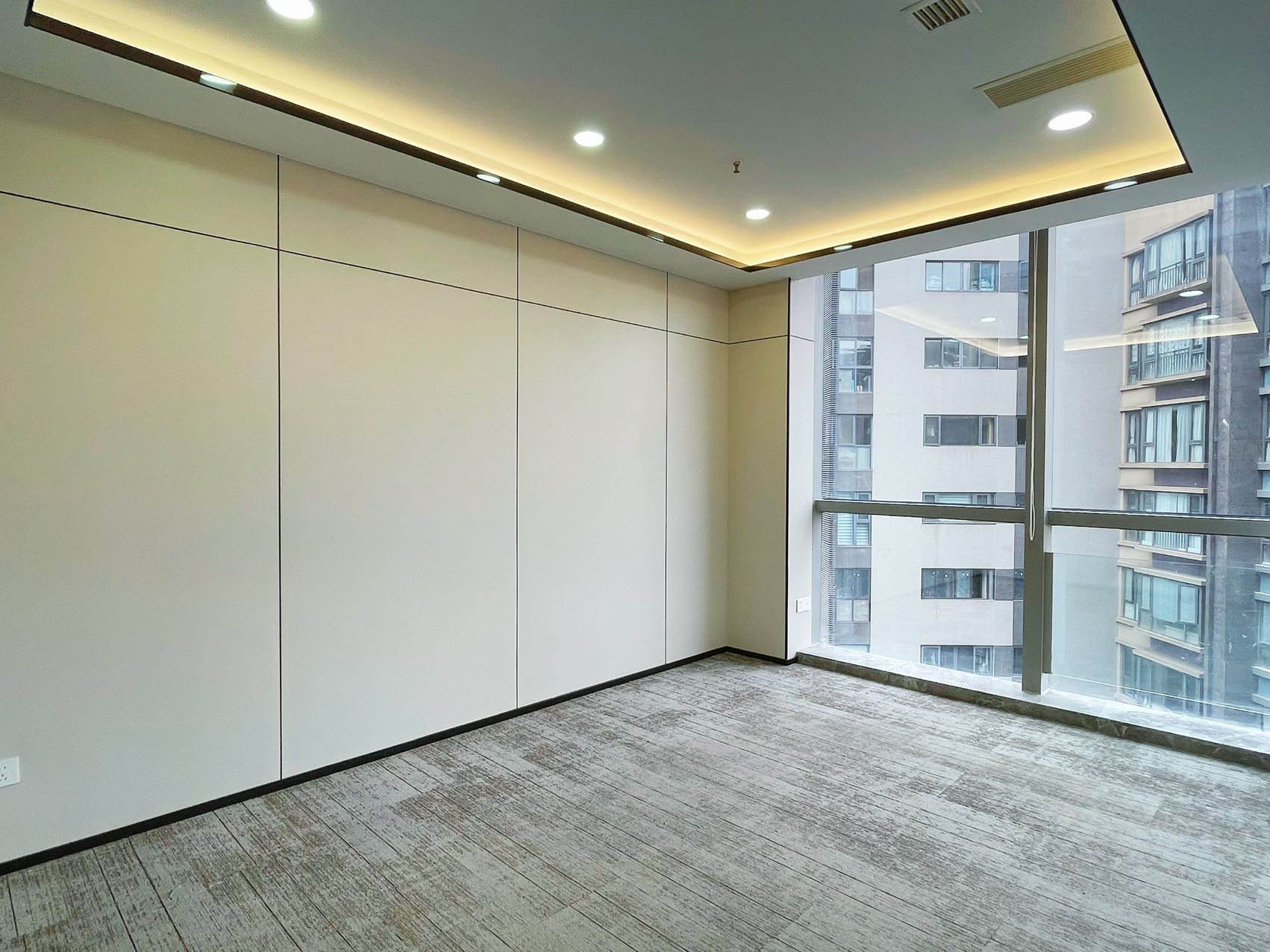 金融城经典小户型 3隔间12工位无加时费 特价12800元含物业费含家具 核心地段 誉峰国际办公室出租