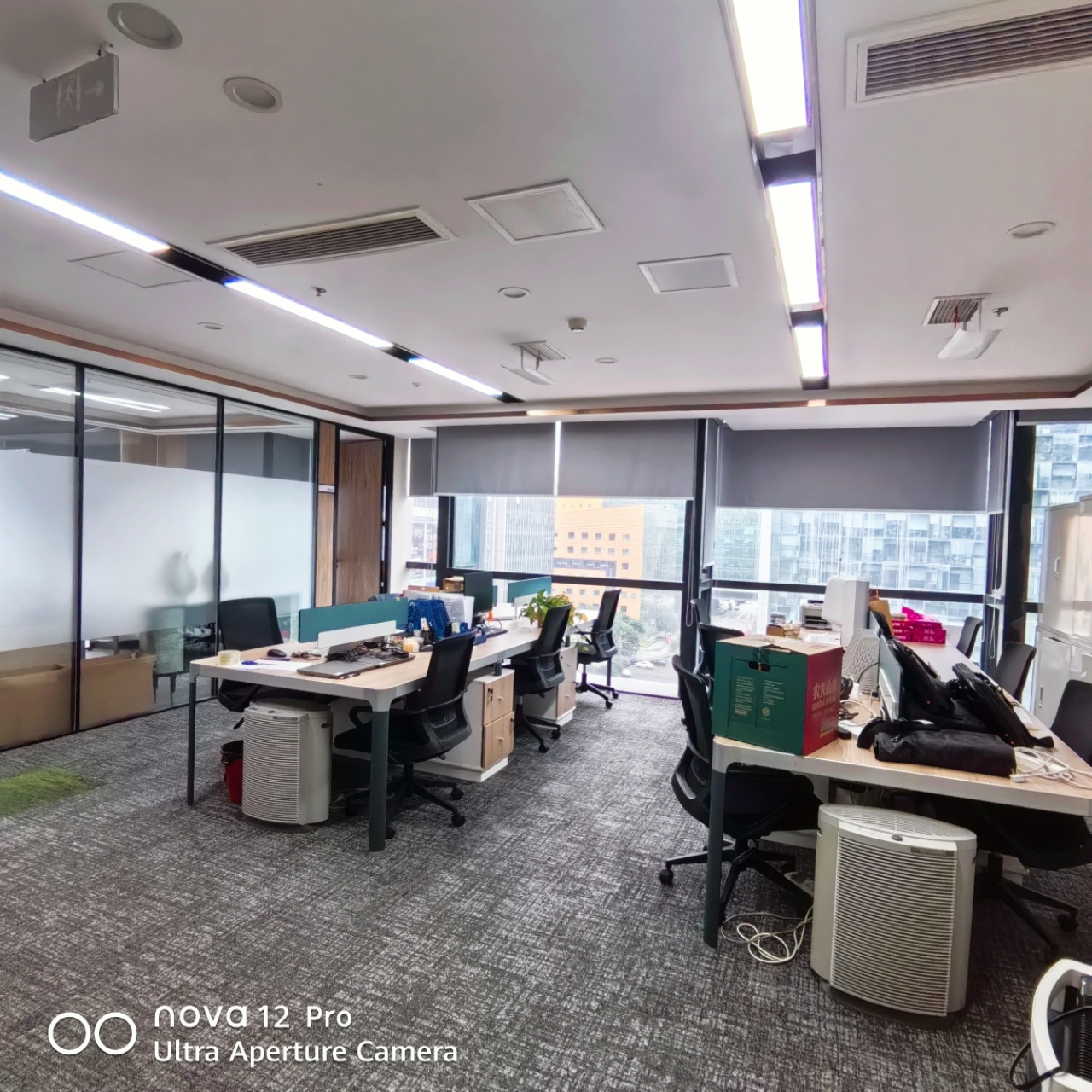 1号线高新地铁五六百米 甲级写字楼 187平方 3隔间16工位 双面采光 户型方正 价格可谈 茂业中心C座办公室出租