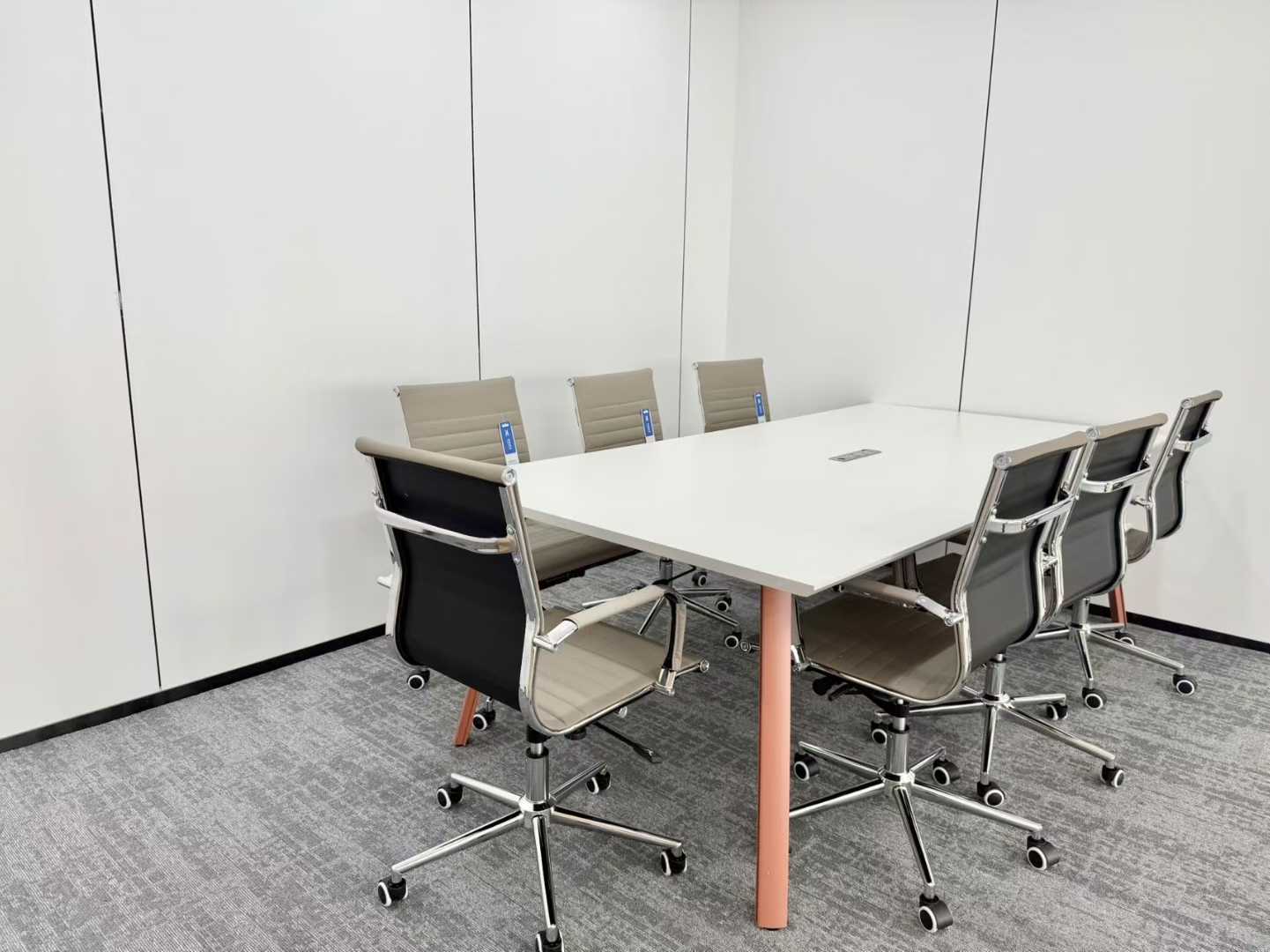 南门9号线芯岛三四百米 306平 4隔间32工位 西南双面采光 精装带家具 视野巴适 嘉润金融科技中心办公室出租