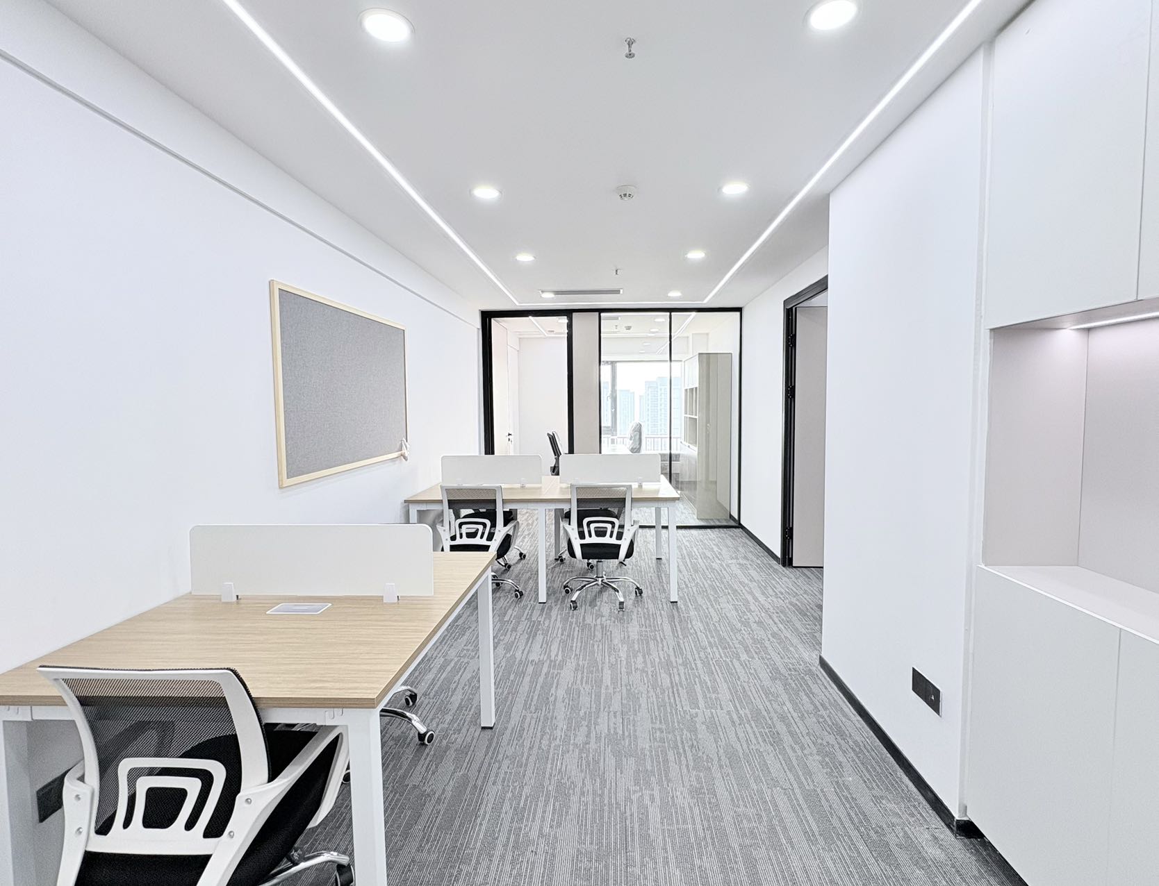 金牛区5/7号线教会-北站西二路地铁口 创业小面积 96平 2隔间8工位 拎包入住 迈里中心办公室出租|金牛区写字楼|金牛区办公室|租小团