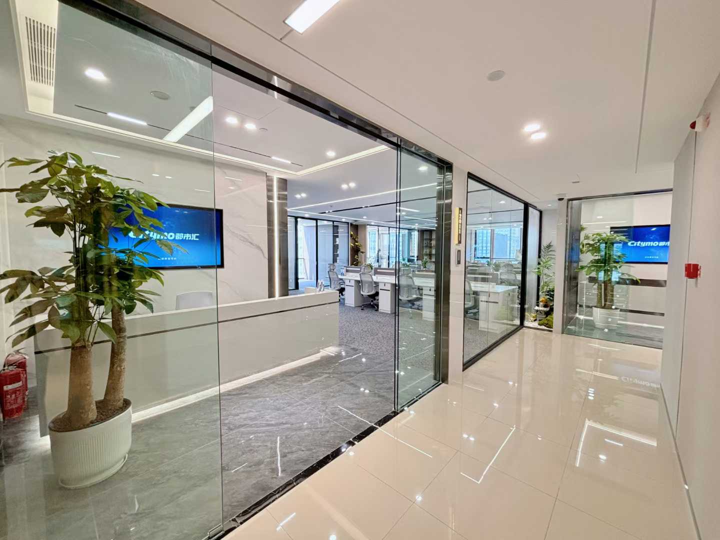 世纪城地铁口甲级楼宇 418平方 5隔间43工位 带大老板间 视野非常安逸 电梯口 东方希望天祥办公室出租