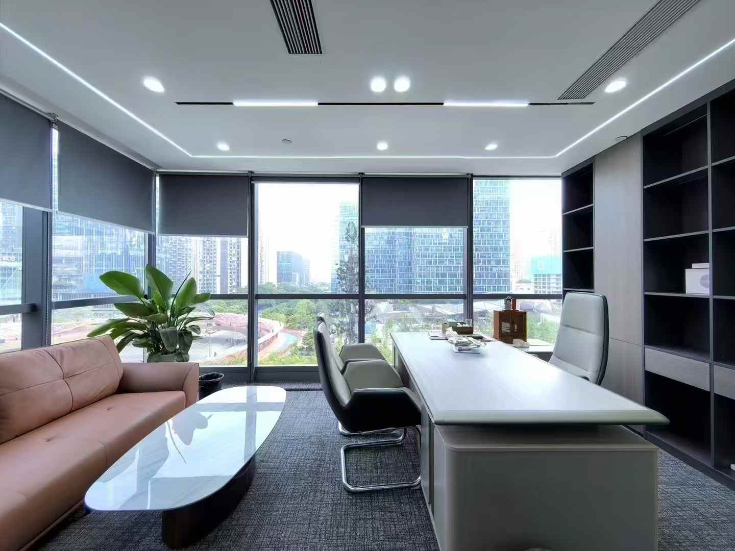 金融城看交子之环户型 316平 4隔间28工位 视野绝佳 双面采光 近地铁 老板间视野安逸 东方希望中心办公室出租