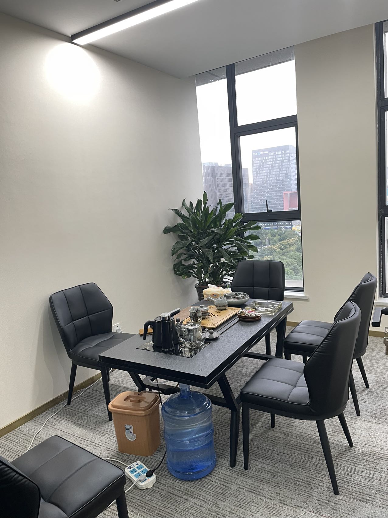 高新区金融城枫丹国际精装修248平办公室 户型方正 高层采光