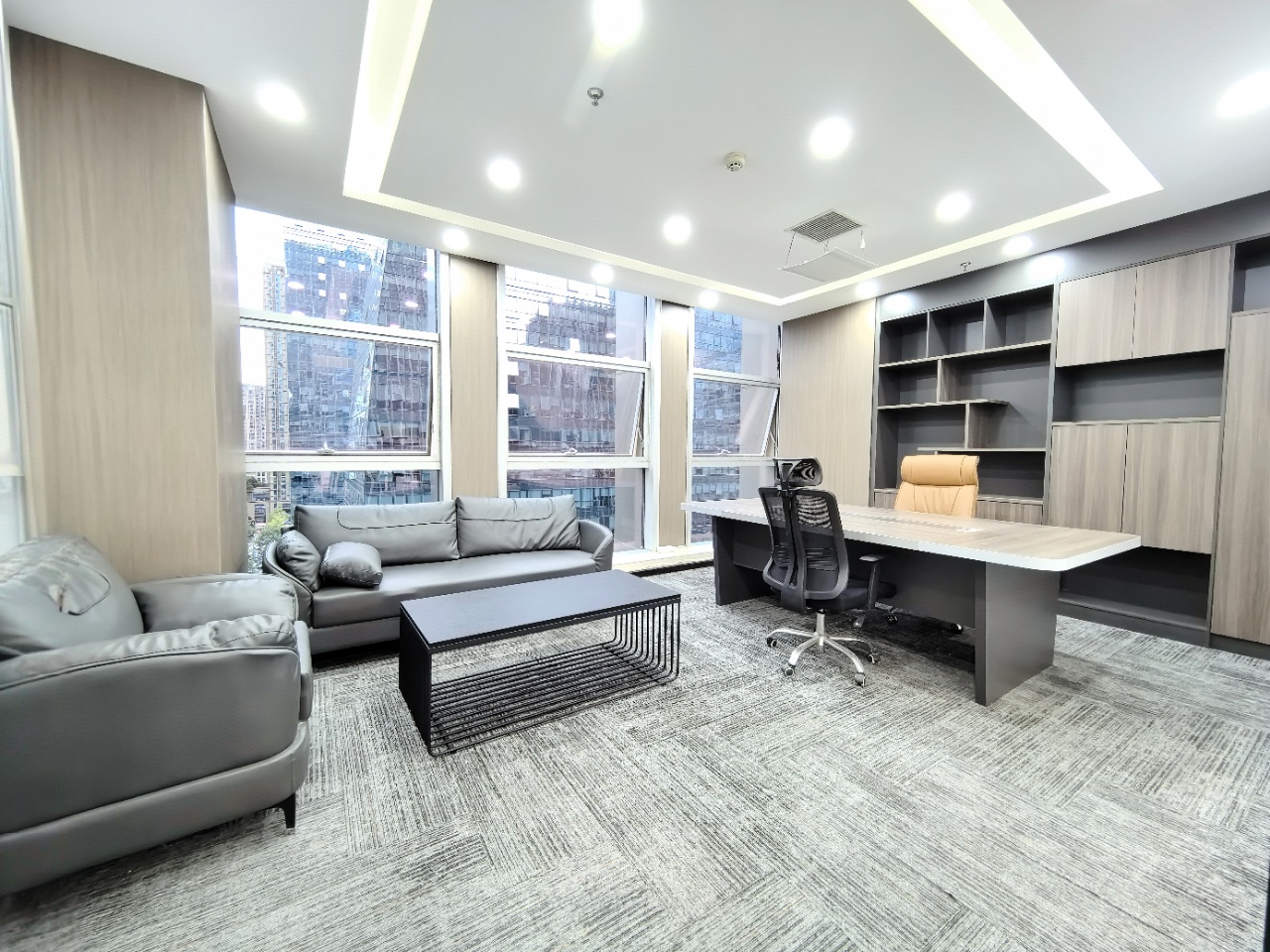 天府三街超甲双面采光优质户型 310平 5隔间30工位 含物业费 超甲楼盘 节能大厦办公室出租