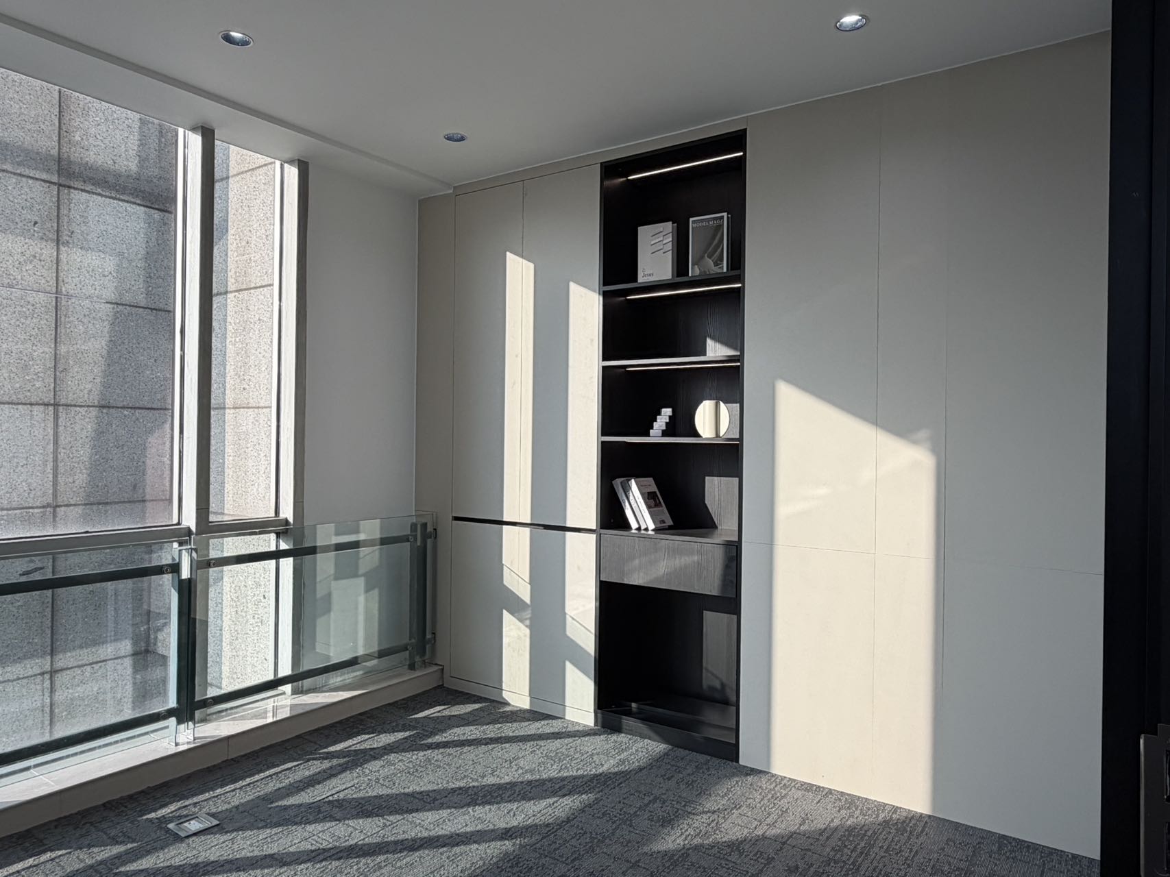 2号线牛市口几百米 整层打造 高区三面采光 按套4隔间24工位 大门头大老板间 摩根中心办公室出租