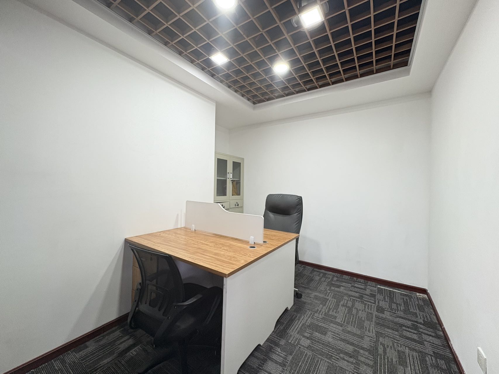 锦江区东门大桥地铁口 101平方 2隔间18工位 户型方正 利用率高 无加时费 东方广场办公室出租