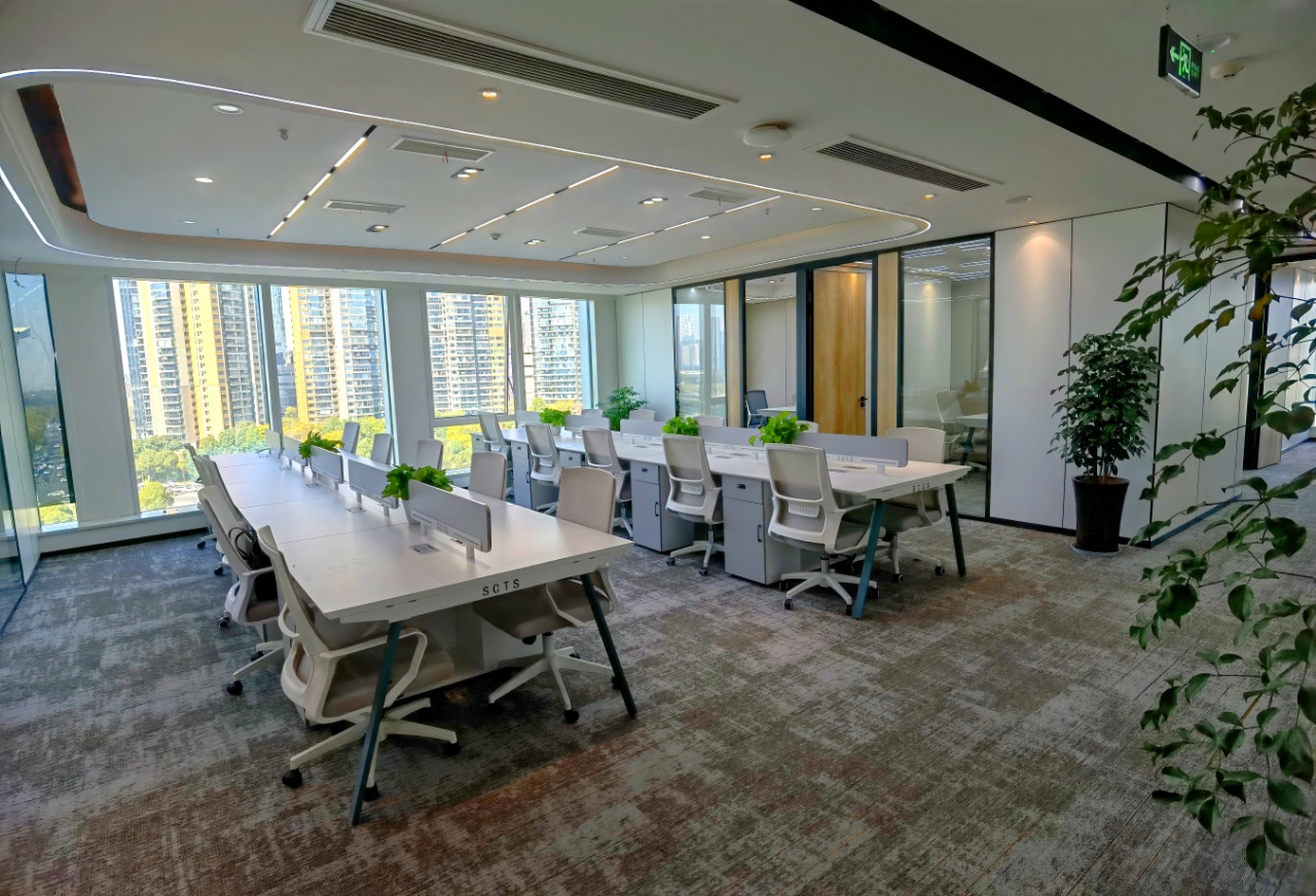 9号线芯岛地铁几百米 双面采光看江景 291平 6隔间24工位 无加时费 一梯一户静谧安逸  复地金融岛办公室出租