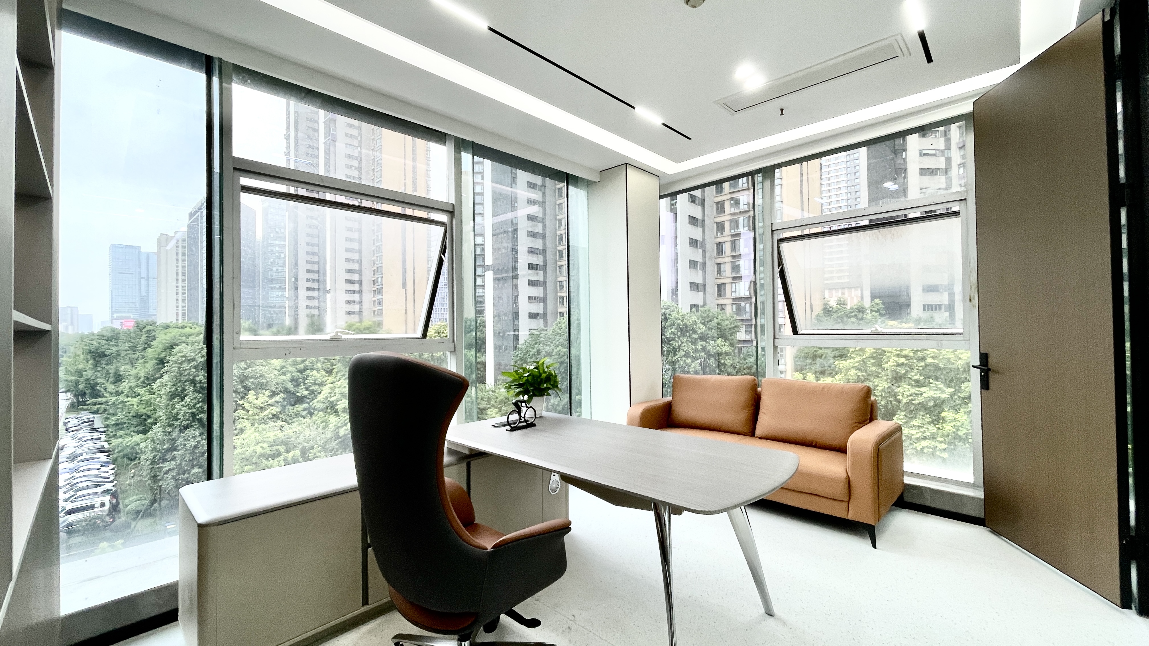 金融城市一医院地铁五六百米 234平 4隔间16工位 双面采光 24小时空调 带共享配套 天府新谷办公室出租