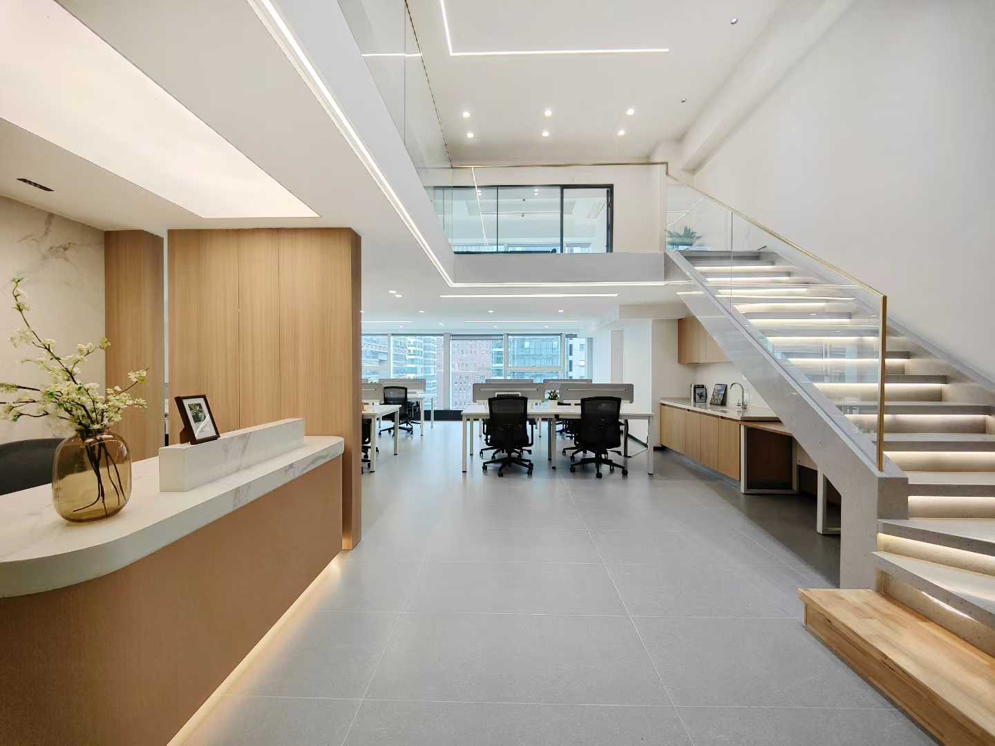 天府三街纯写跃层户型 品质楼盘 物业便宜 5隔间20工位 报价含物业 24小时空调 租一层的两层 福年广场办公室出租