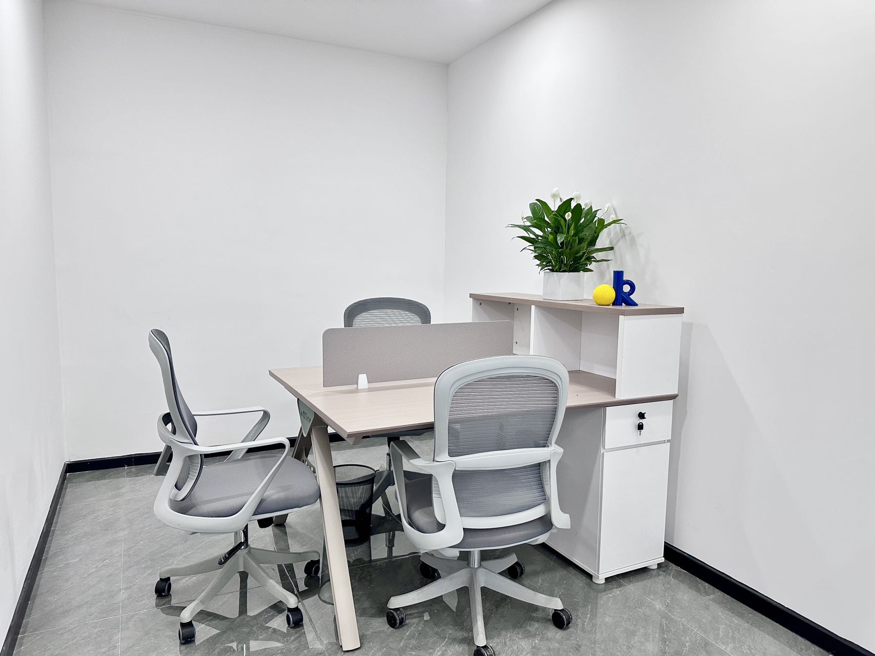 高新天府三街超甲楼宇 202平产权面积 5隔间18工位 户型方正 低区电梯口 无加时费 节能大厦办公室出租