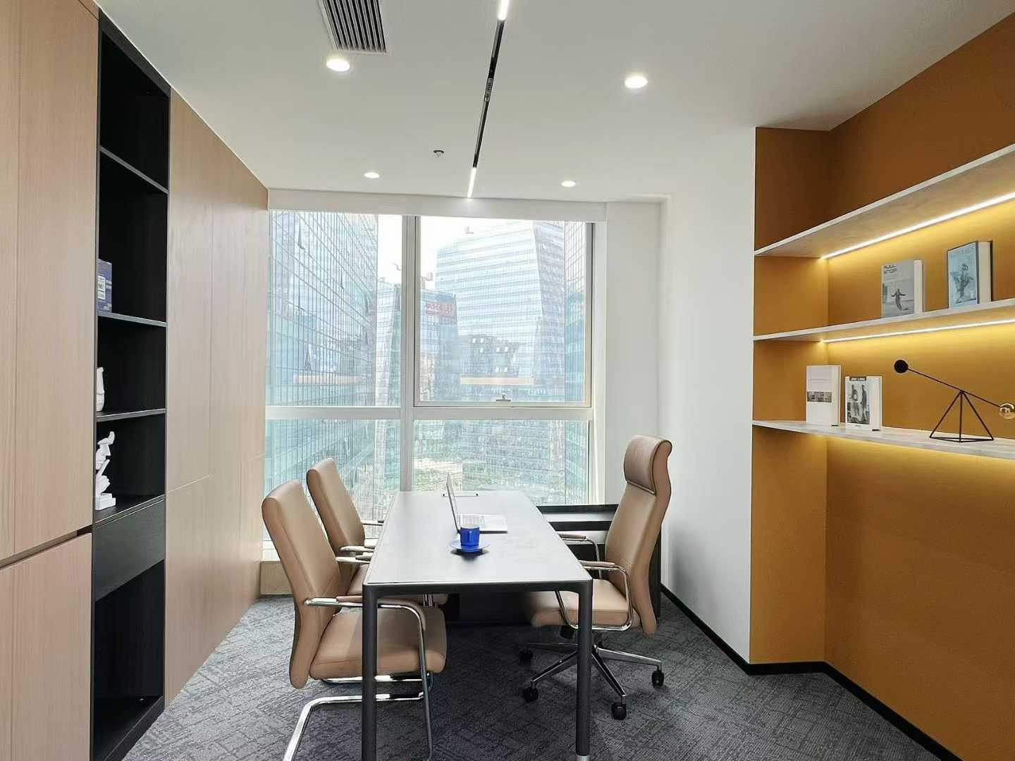 高新区天府三街地铁口 225平 3隔间14工位带独立卫生间 采光面大 24小时空调 希顿国际办公室出租