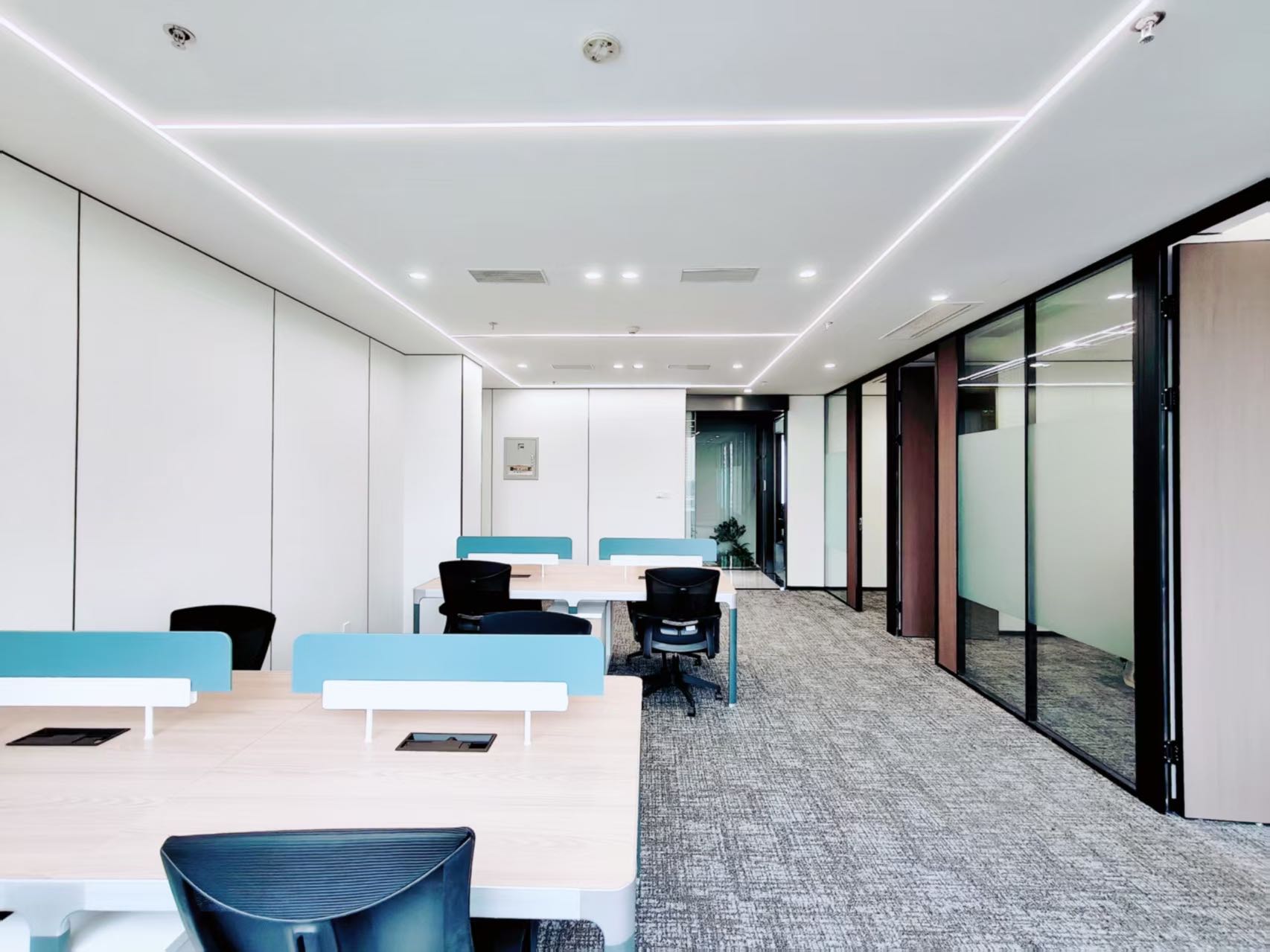 西门2号线金周路地铁四百米 3隔间12工位 按套出出租含物业含家具 户型方正 安格斯创汇中心