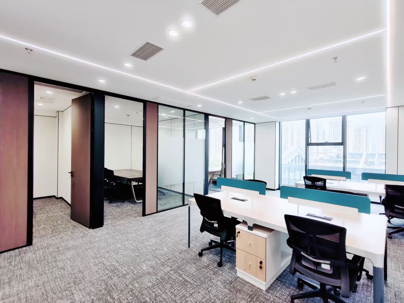 西门2号线金周路地铁四百米 3隔间12工位 按套出出租含物业含家具 户型方正 安格斯创汇中心