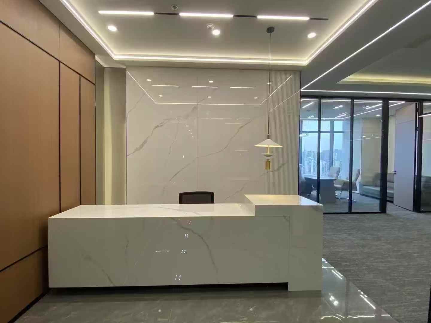 成华区8号线十里店地铁口 268平方 4隔间30工位 24小时空调 视野巴适 龙腾广场办公室出租