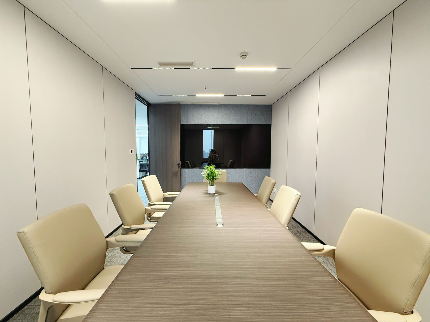 牛市口地铁几百米  按套出租 4隔间30工位 正对电梯口 带阳台 双面采光 摩根中心办公室出租