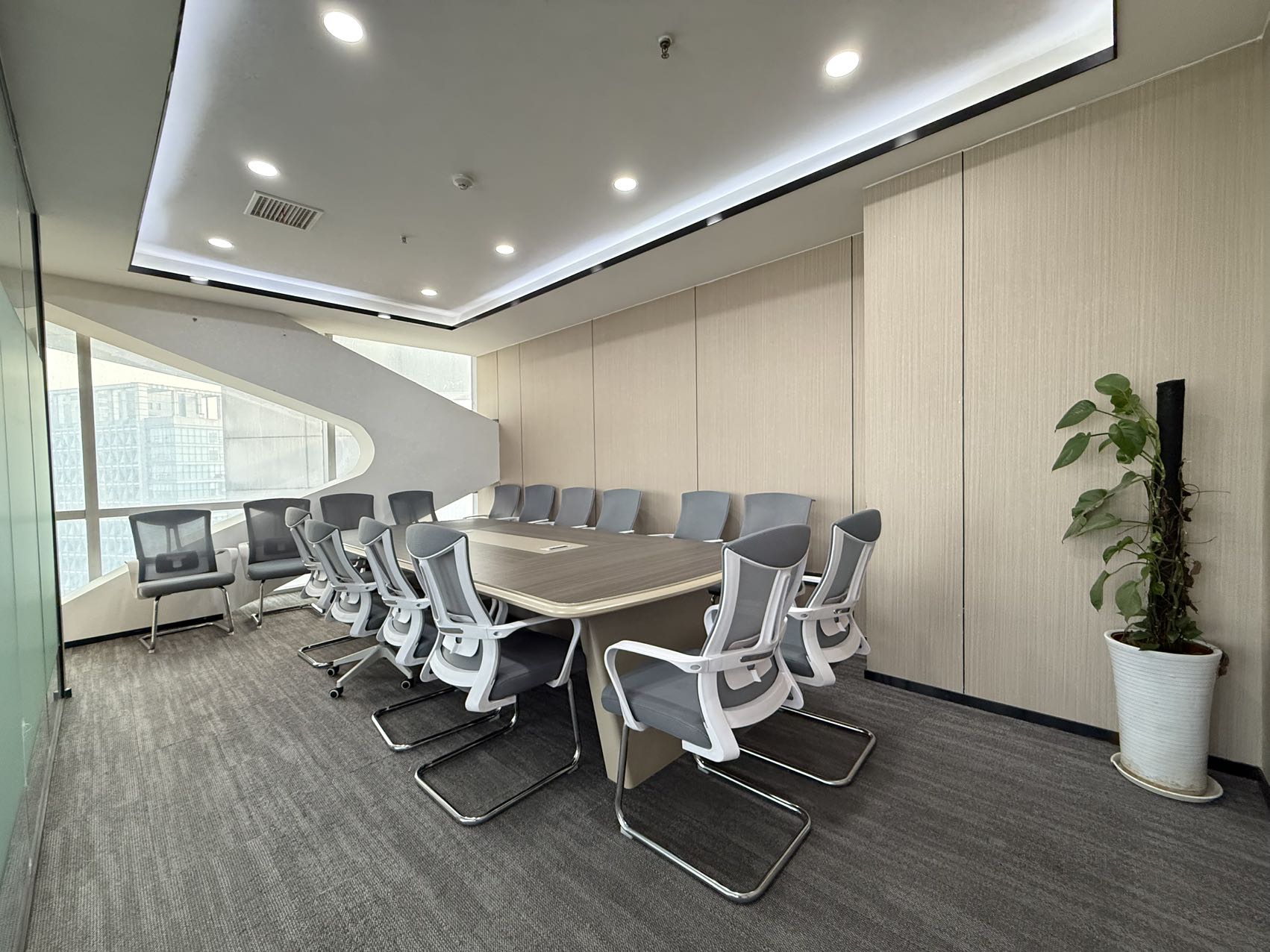 市中心2号线东门大桥甲写精装房源 5隔间30工位 带家具 视野巴适+前台 明宇金融广场办公室出租