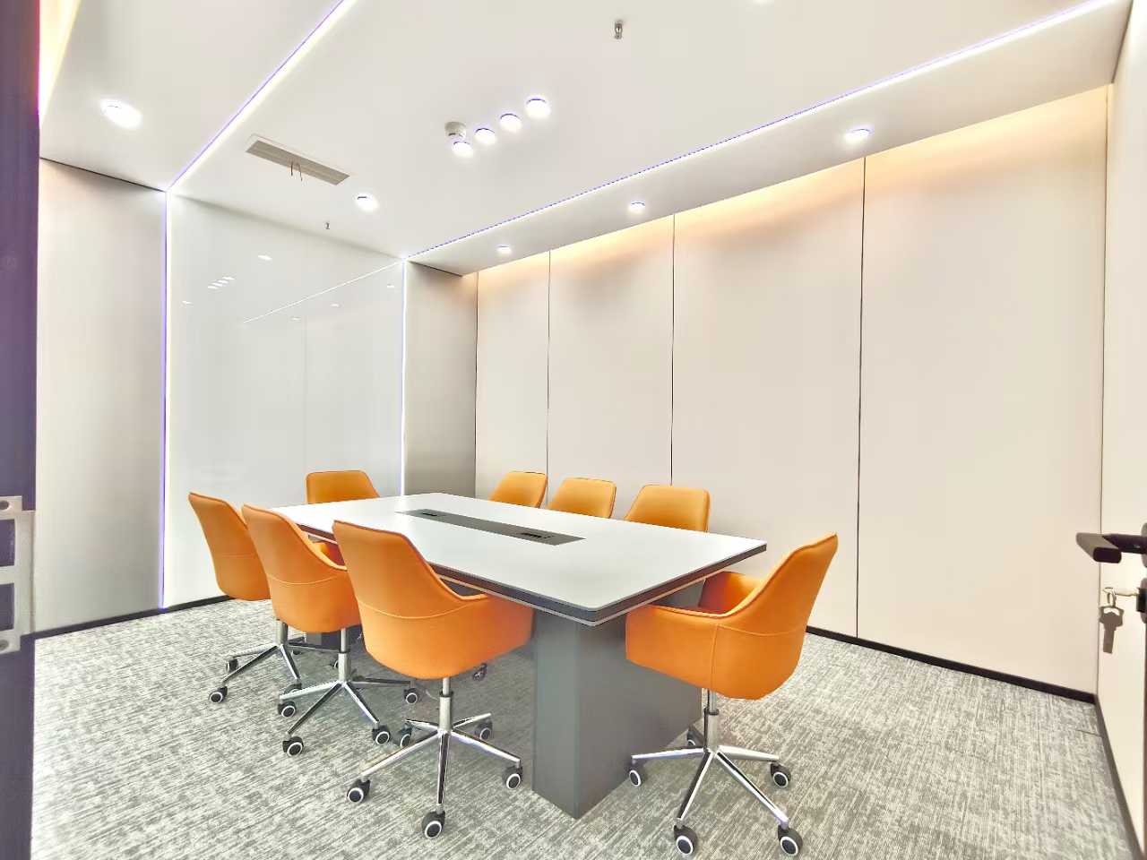 高新大源版块258平 4隔间25工位带前台 电梯口 无加时费 带家具 高新复城国际办公室出租