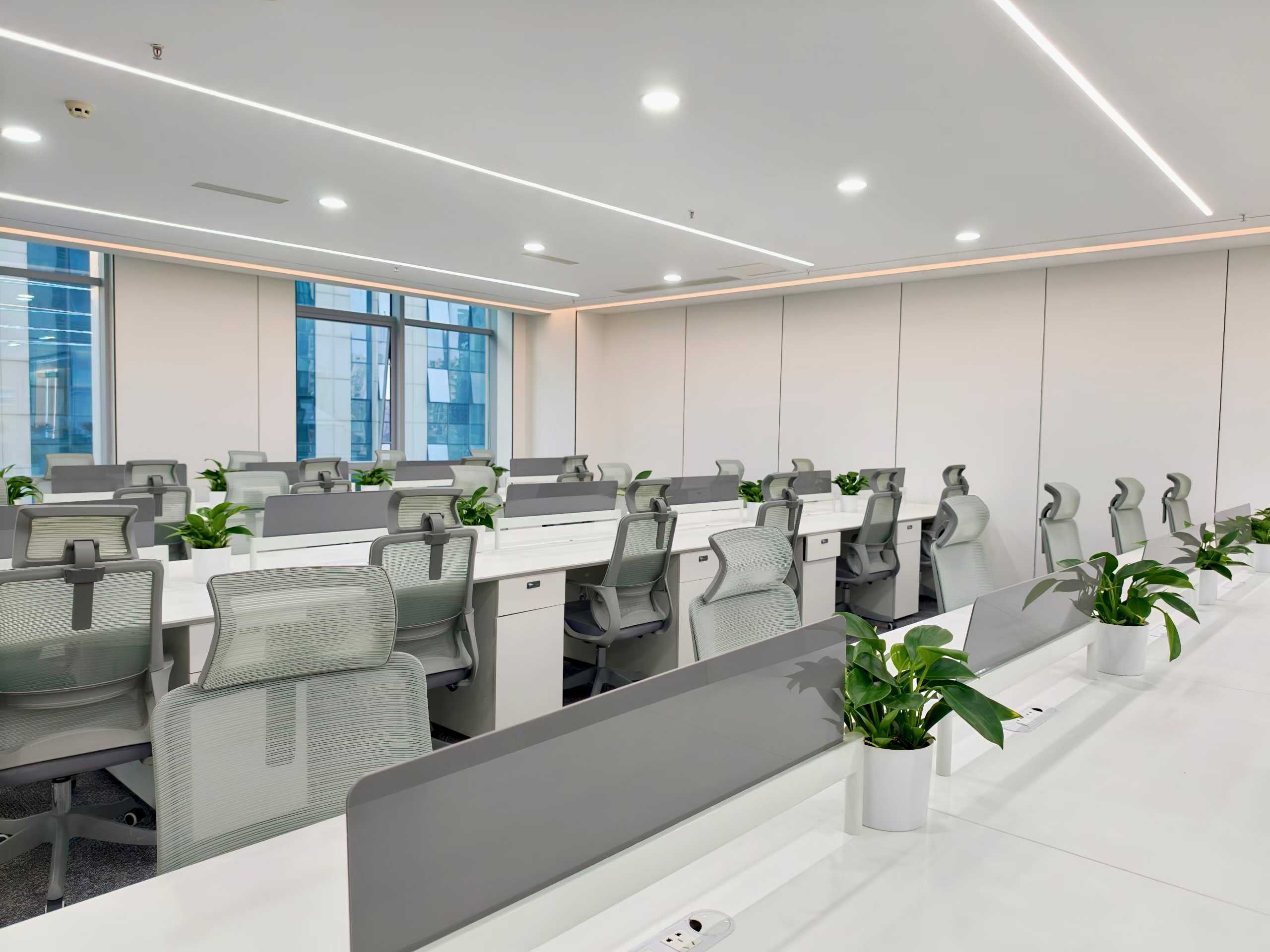 天府二街西南双面采光 334平 4隔间47工位 采光视野巴适 24小时空调自控 雄川金融中心2栋办公室出租