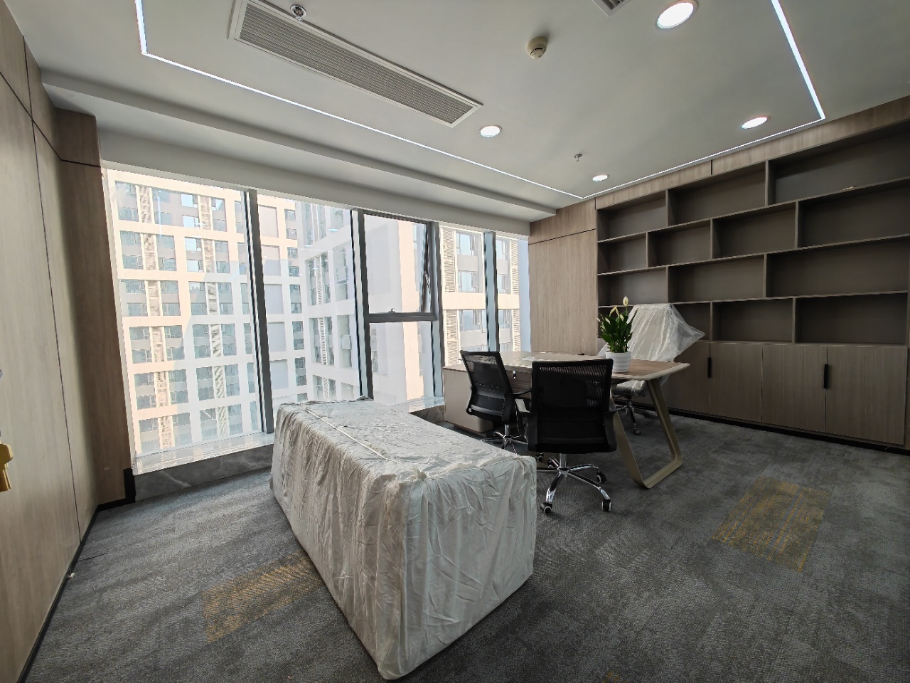 中环国际345平东客站甲级写字楼85元精装修带家具拎包入住户型方正双面采光