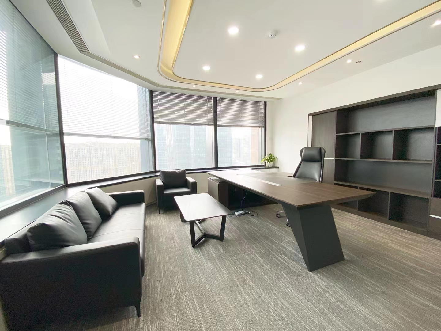 中国华商金融中心4隔间24工位艺术精装带家具高区视野超甲