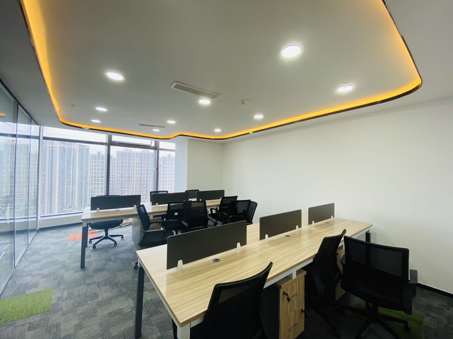 成华区紧邻东郊记忆 杉板桥地铁四五百米 127平 2隔间18工位 高区视野无遮挡看河 拎包入住 多弗国际办公室出租