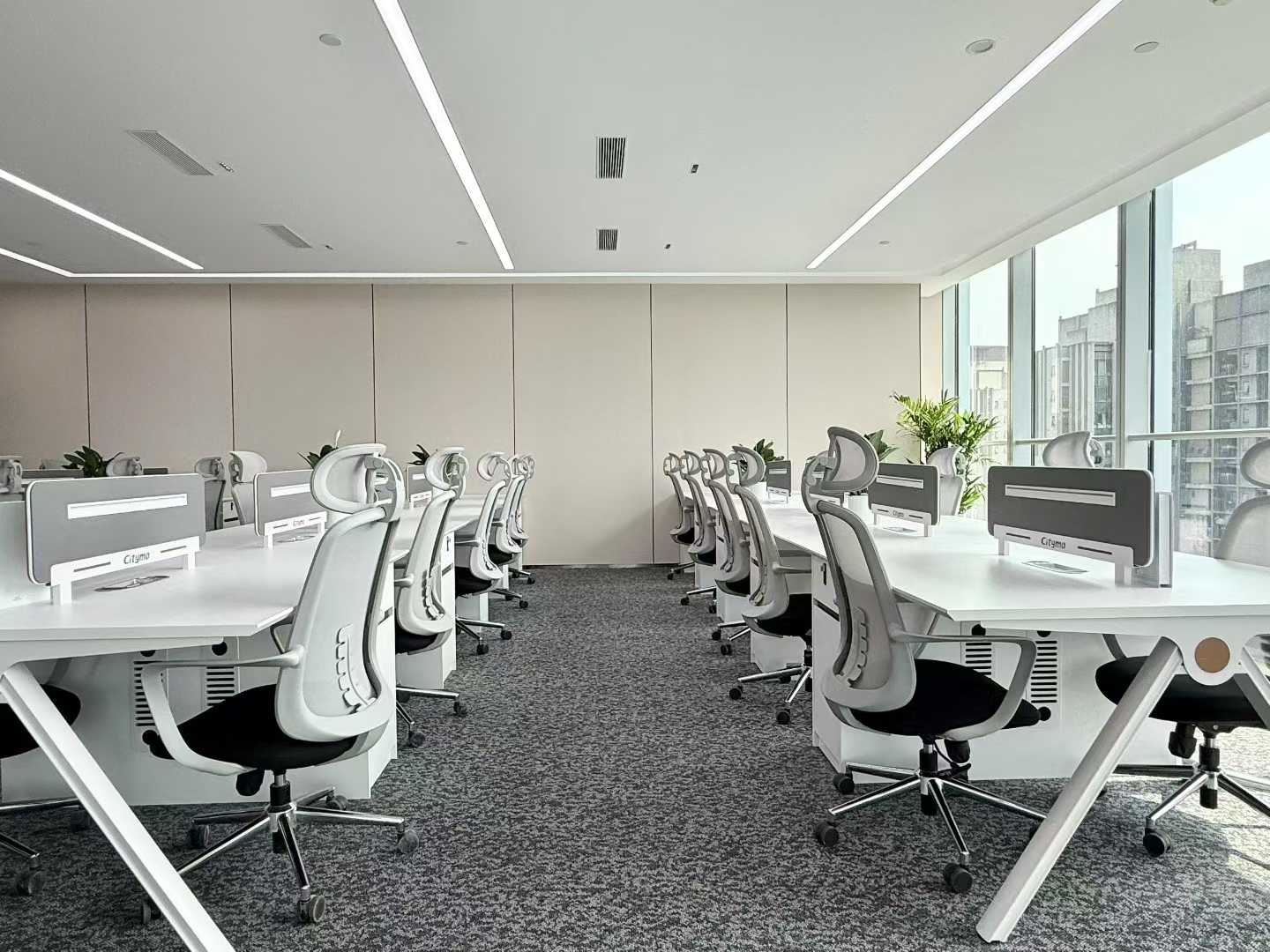 攀成钢超甲高端楼盘 服务面积370平 4隔间36工位  双面采光 精装带家具 光环中心办公室出租