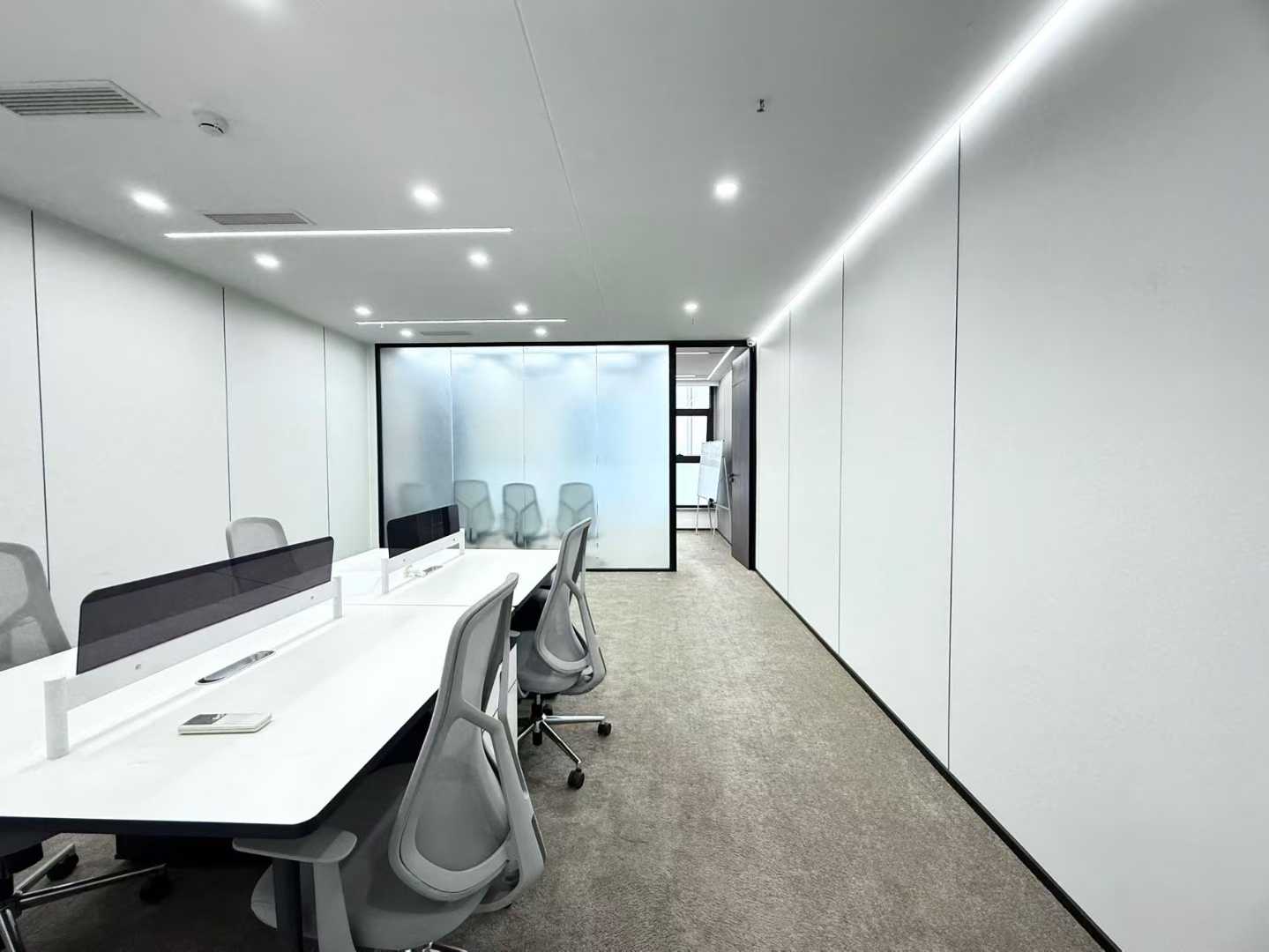 金融城孵化园创业小面积 85平 1隔间12工位带形象墙 三线交汇 24小时空调 小而精致 中航国际交流中心办公室出租