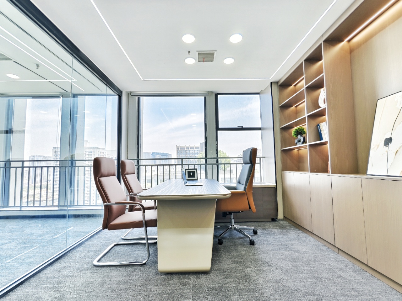 武侯区桐梓林地铁口 超高利用率 290平 6隔间40工位 特价含物业费 精装带家具 新希望大厦办公室出租