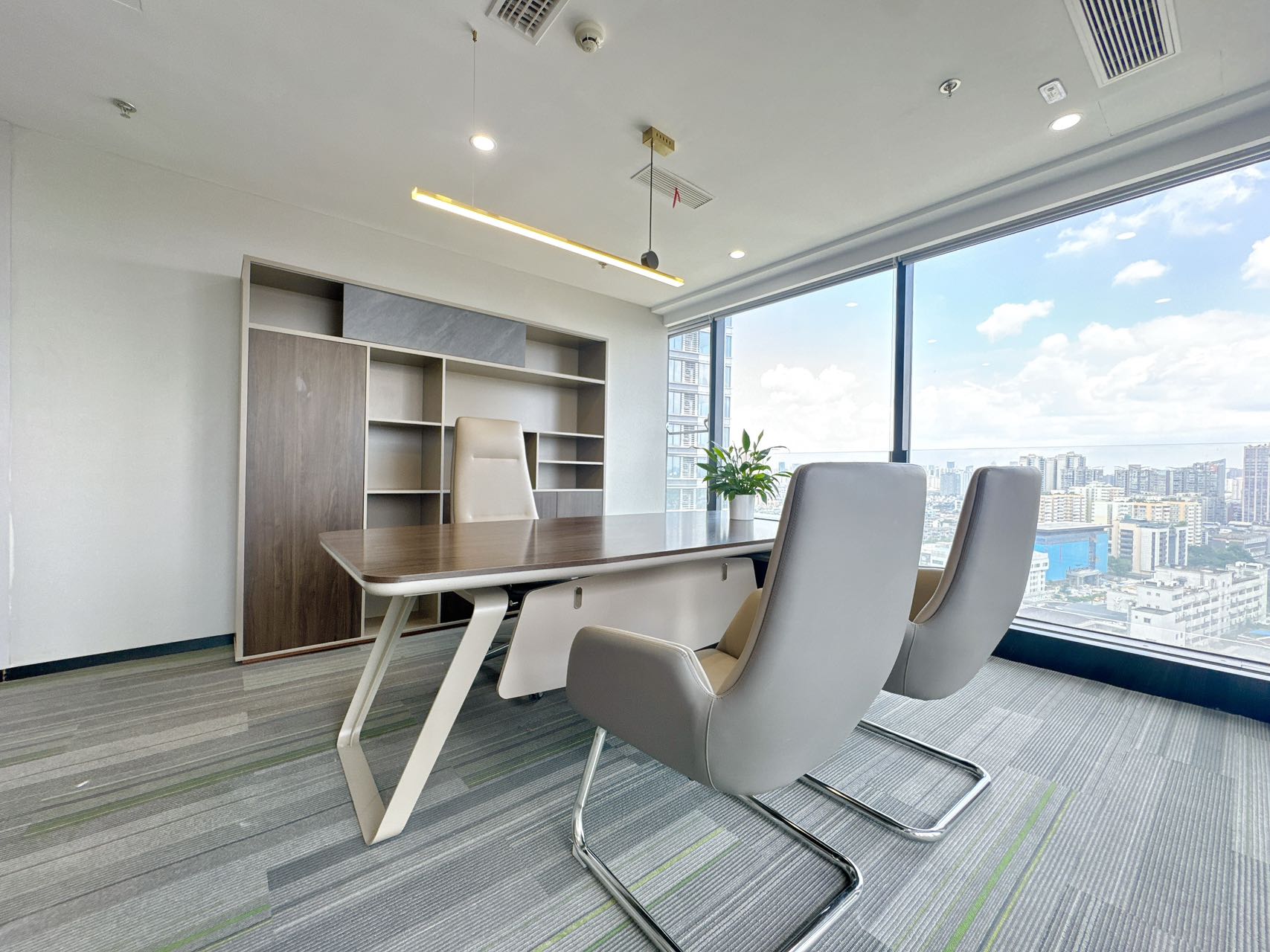 青羊区4号线西南财大地铁400米 500平 7隔间40工位 大气前台 双面采光 落地窗 视野巴适 见兴里浣花国际办公室出租