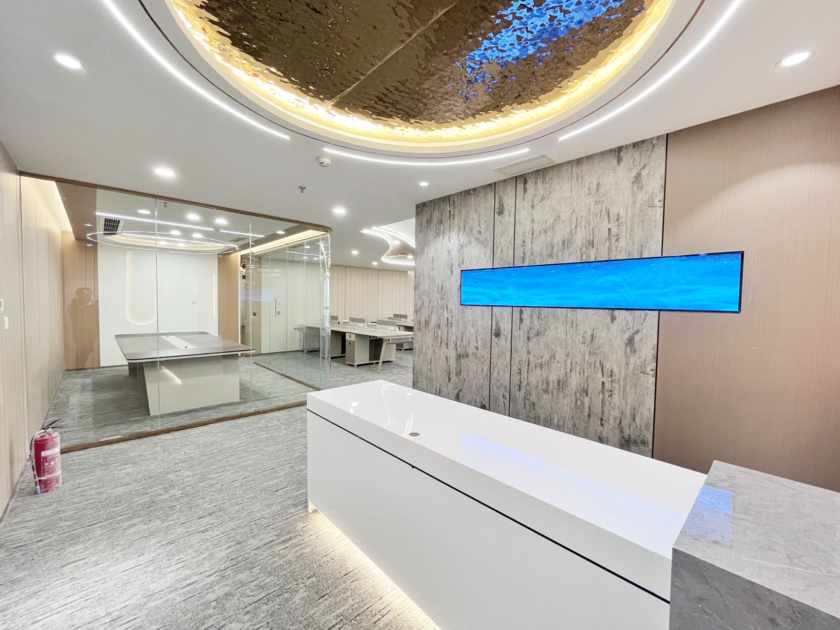 高新地铁附近 电梯口户型高区视野 服务面积312平 6隔间24工位 无加时费 精装带家具 茂业中心办公室出租