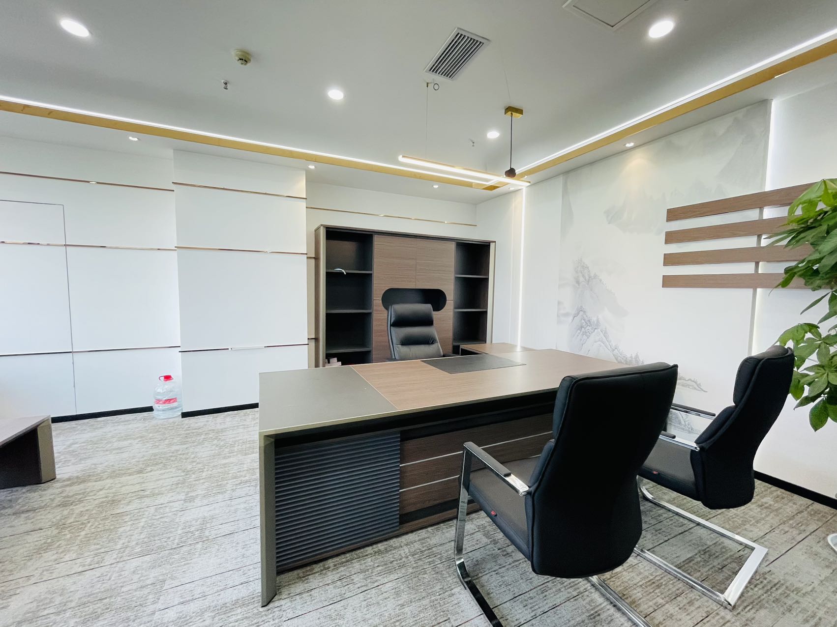 高新区环球中心378平精装办公室带家具 户型方正 采光通透 含物业