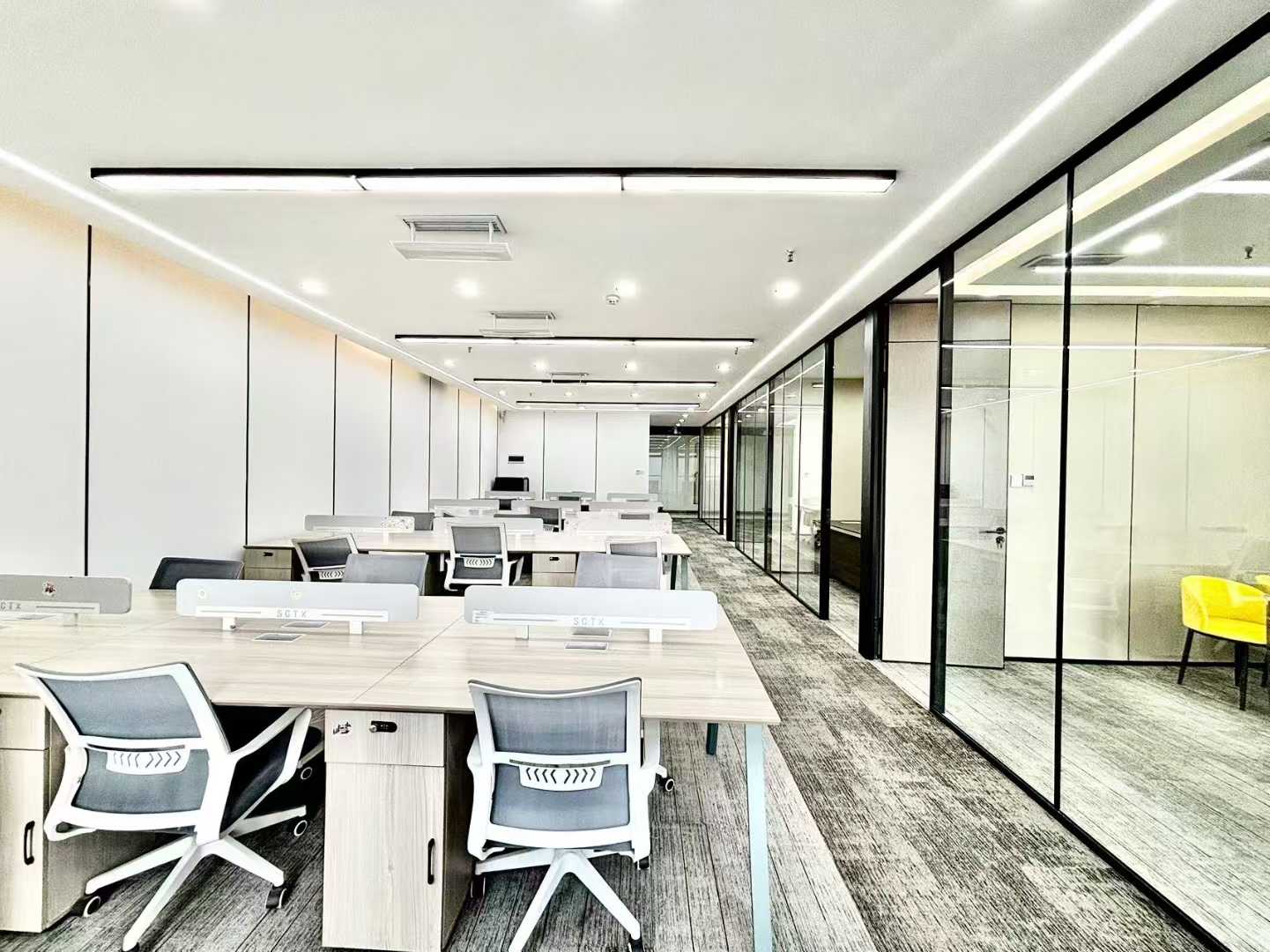 天府三街地铁口 24小时空调 210平 4隔间26工位 报价含物业费 含家具 新希望国际C座办公室出租