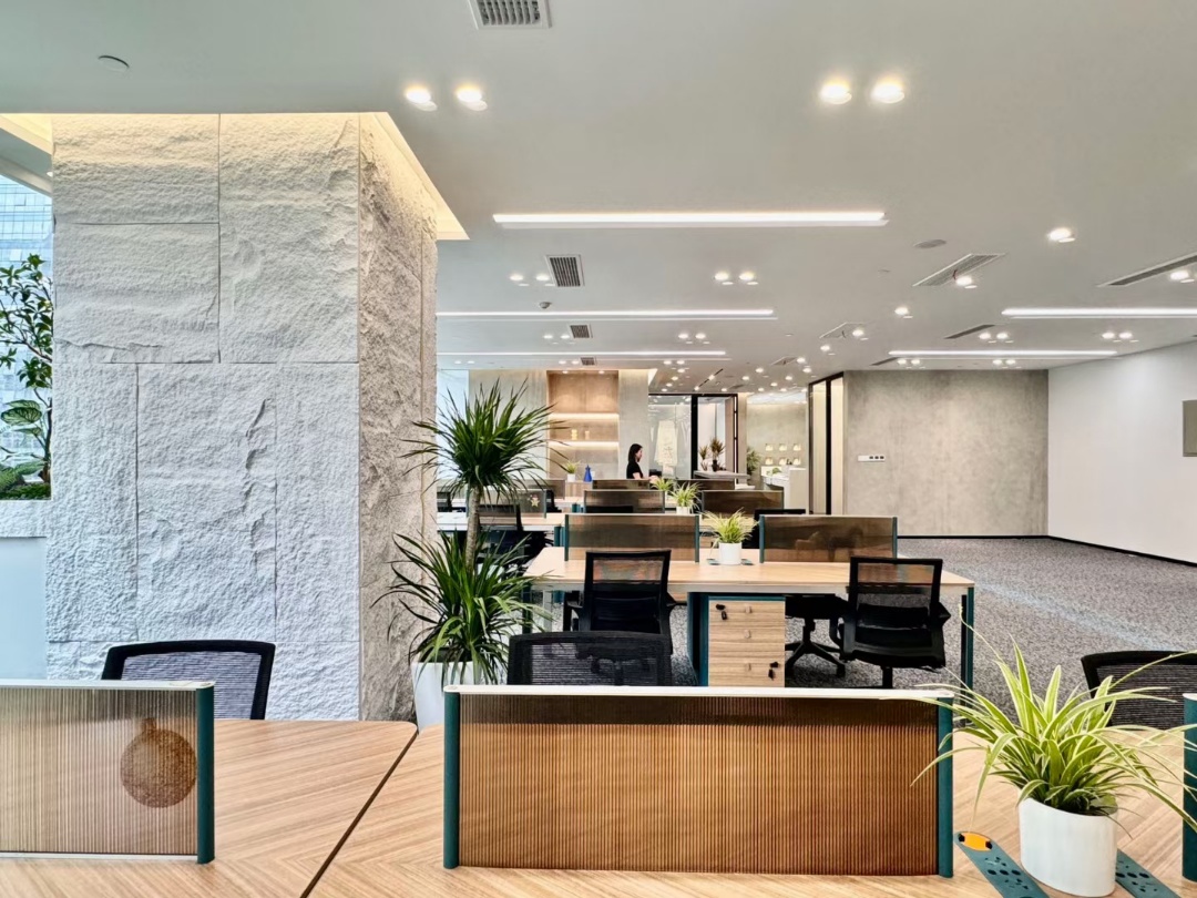 天府三街甲级楼盘 产权面积出租 389平方 6隔间50工位 户型方正 装修大气上档次 带家具 希顿国际办公室出租