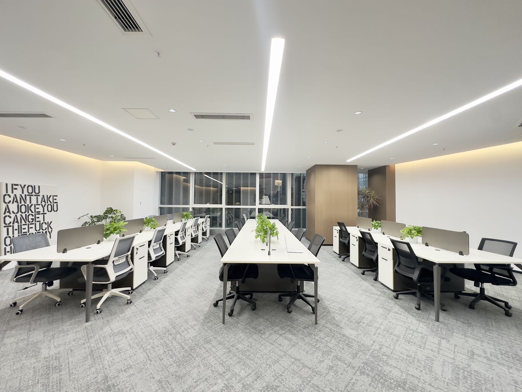 天府三街甲级写字楼 品质艺术装修 364平 5隔间40工位三面采光 3.5w含物业 价格可谈 希顿国际办公室出租